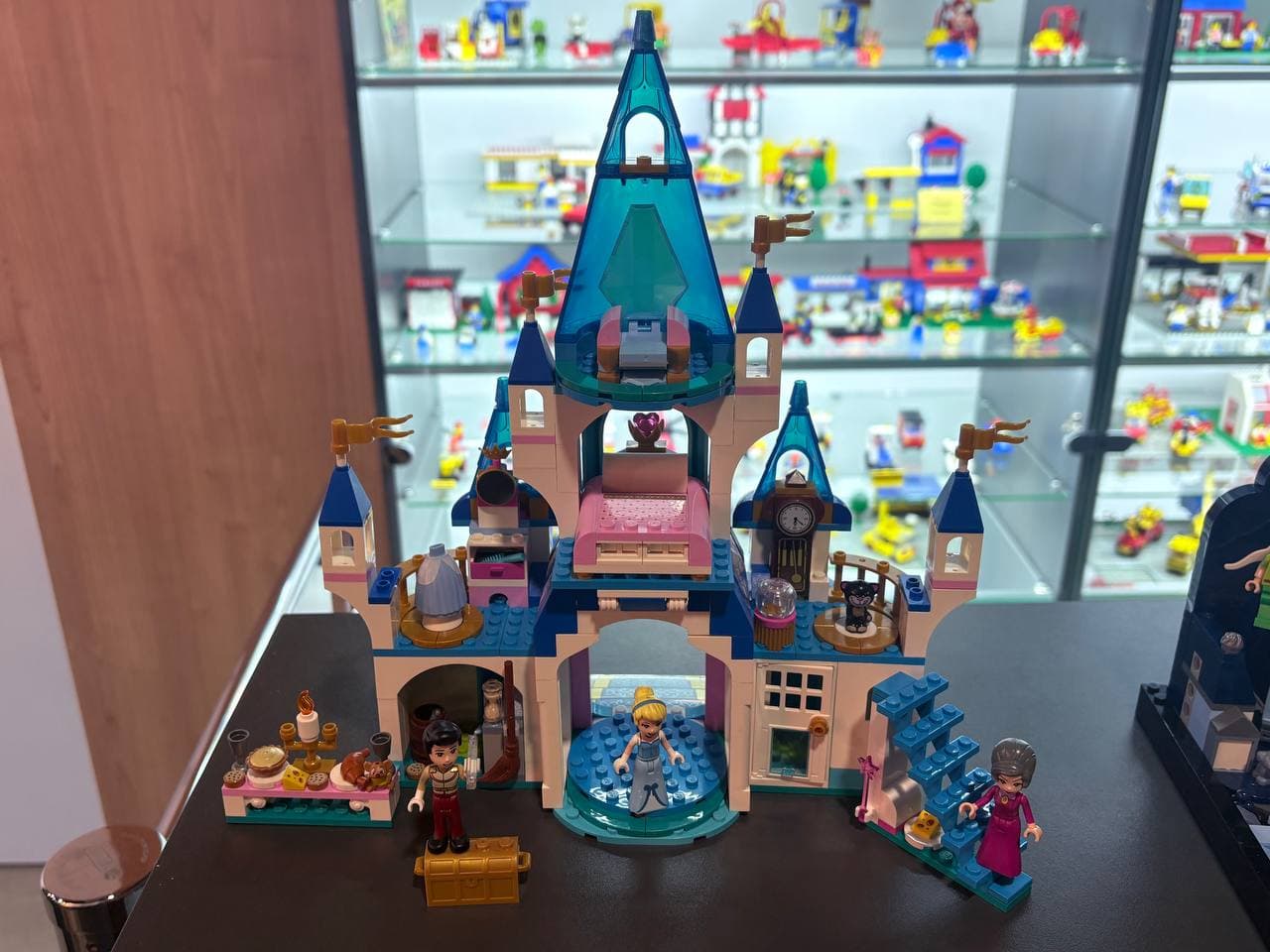LEGO 43206 Cinderella and Prince Charming's Castle