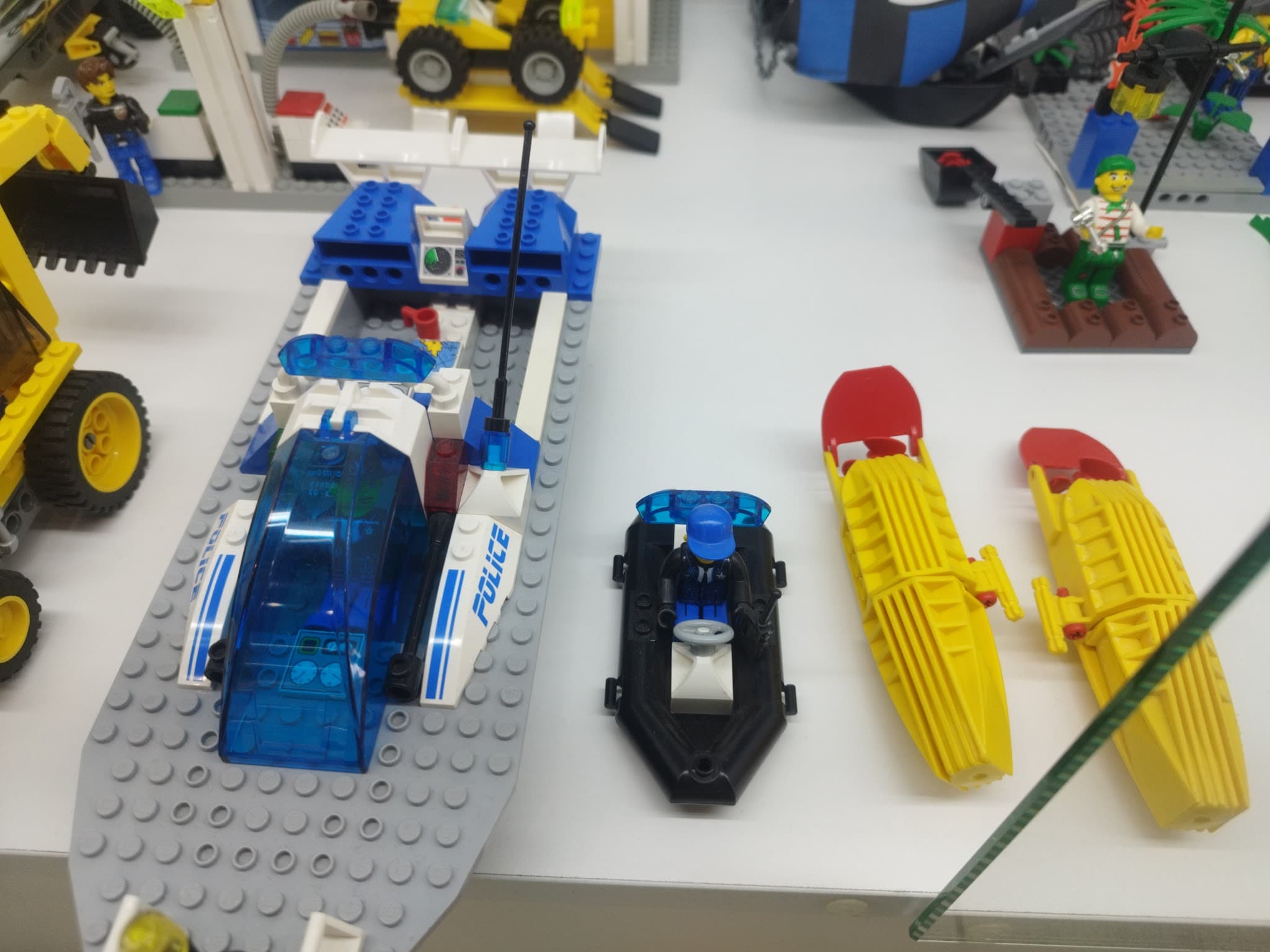 LEGO 4669 Turbo-Charged Police Boat