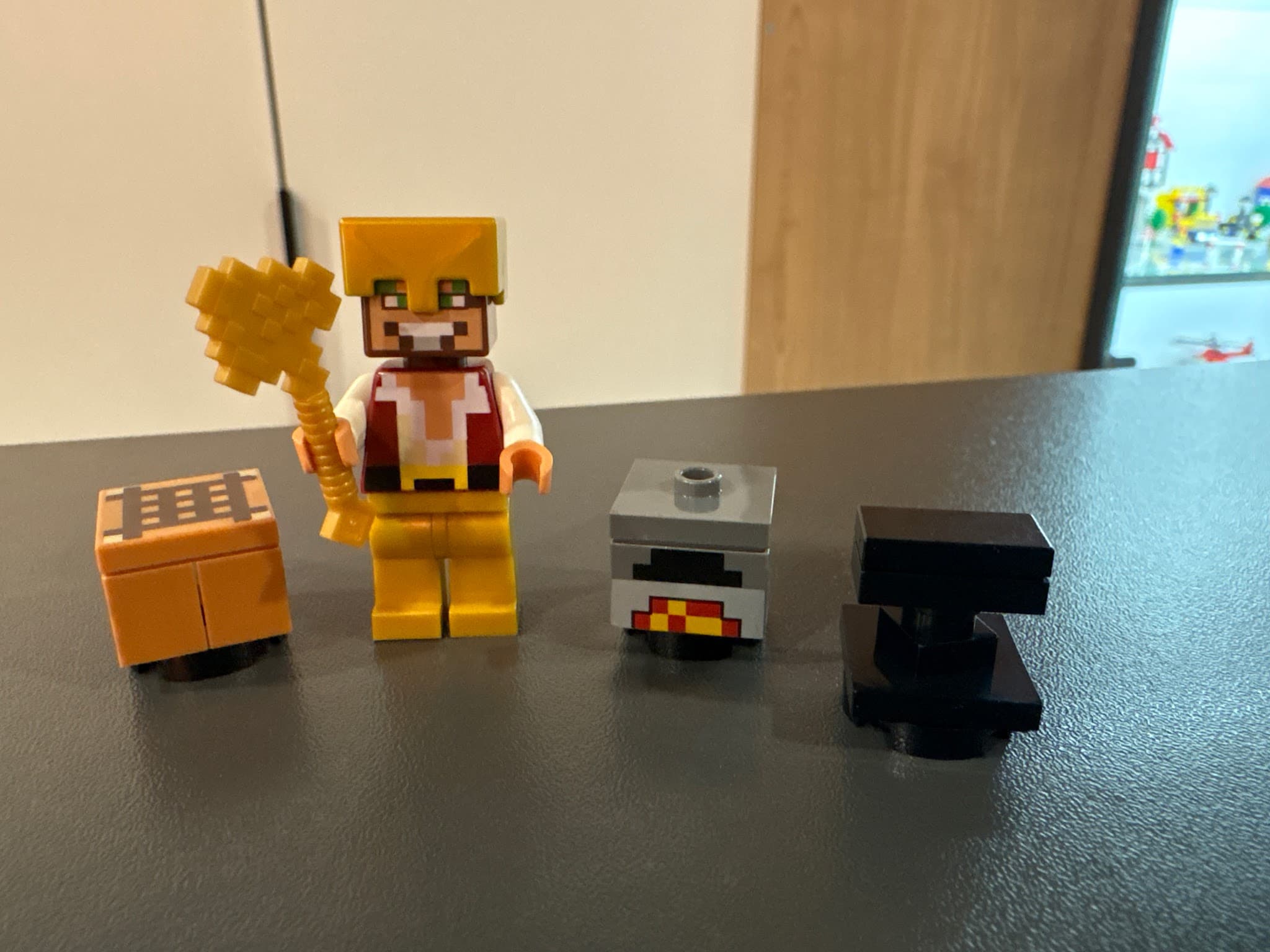 LEGO 472506 Hero with Crafting Table, Furnace and Anvil