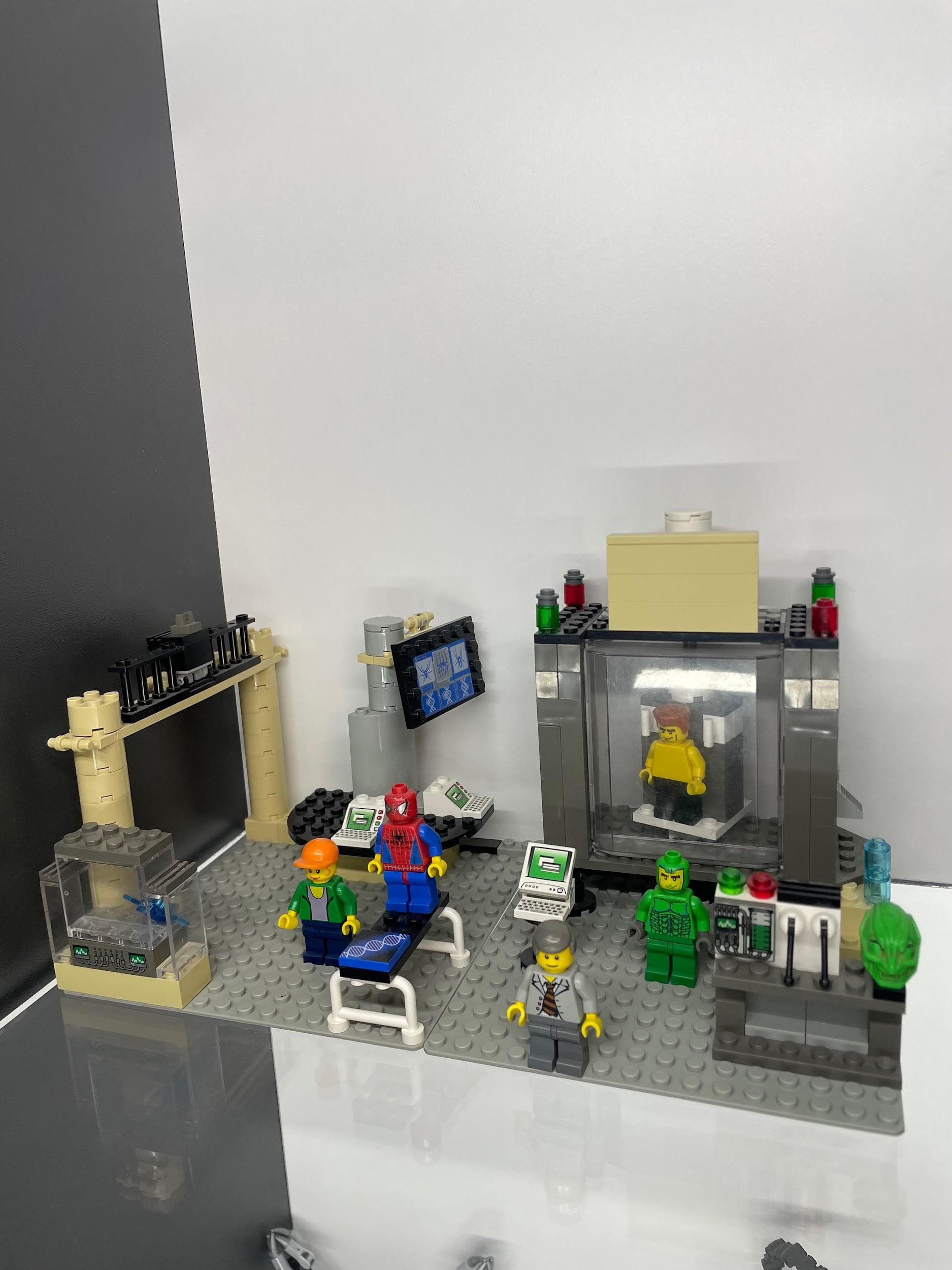 LEGO 4851 Spider-Man and Green Goblin - The origins