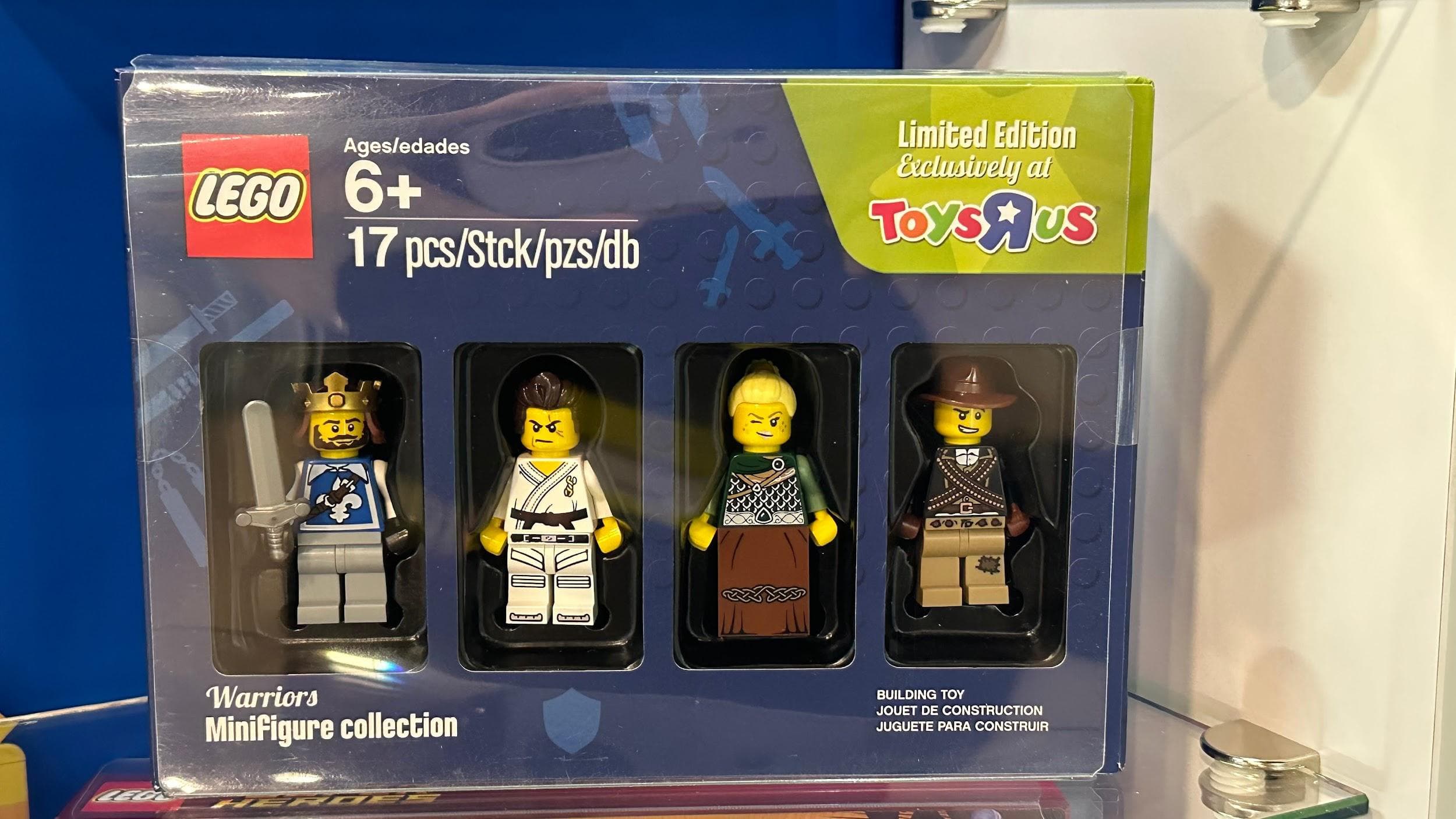 LEGO 5004422 Warriors minifigure collection