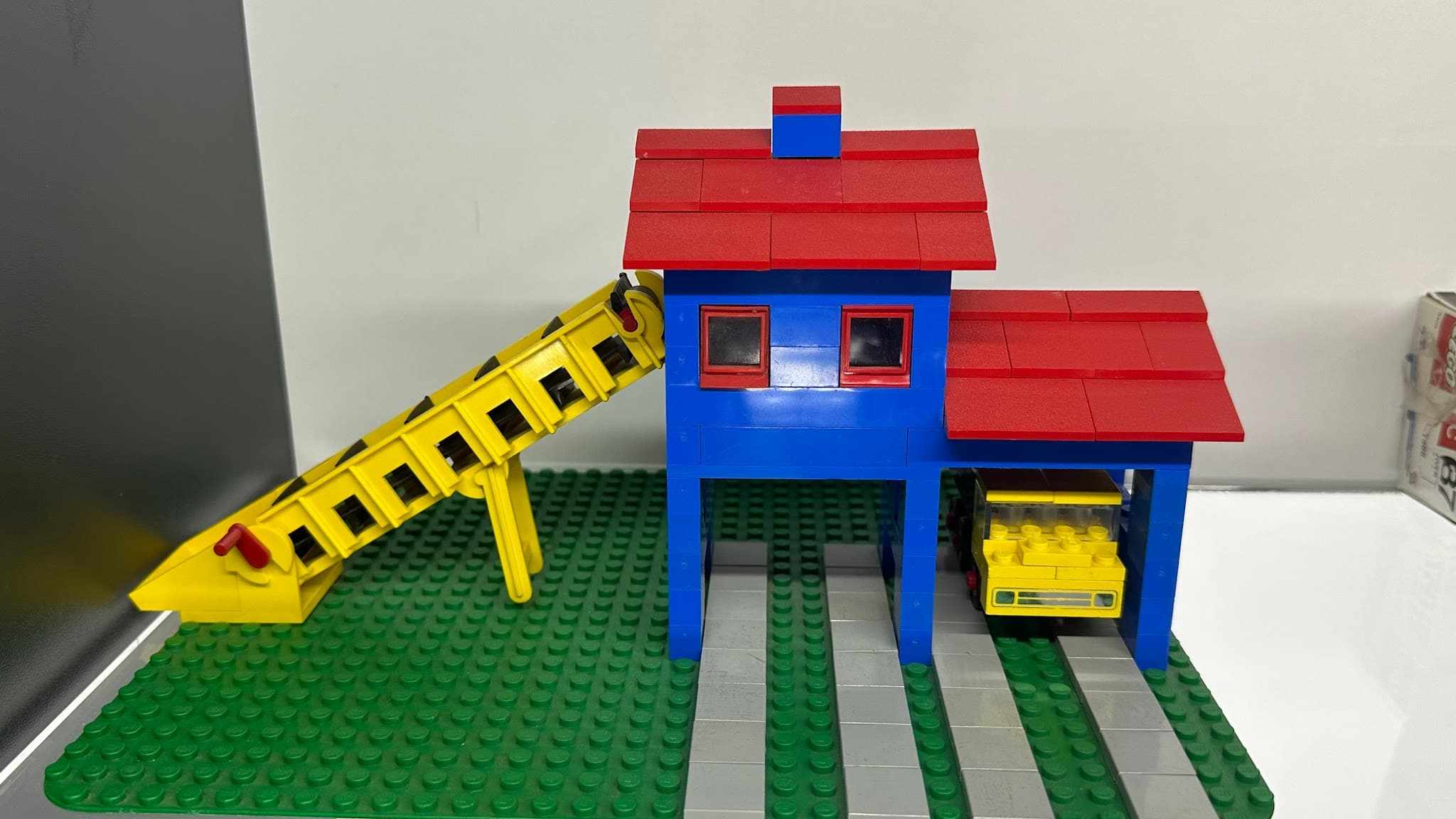 LEGO 545-2 Conveyor Station