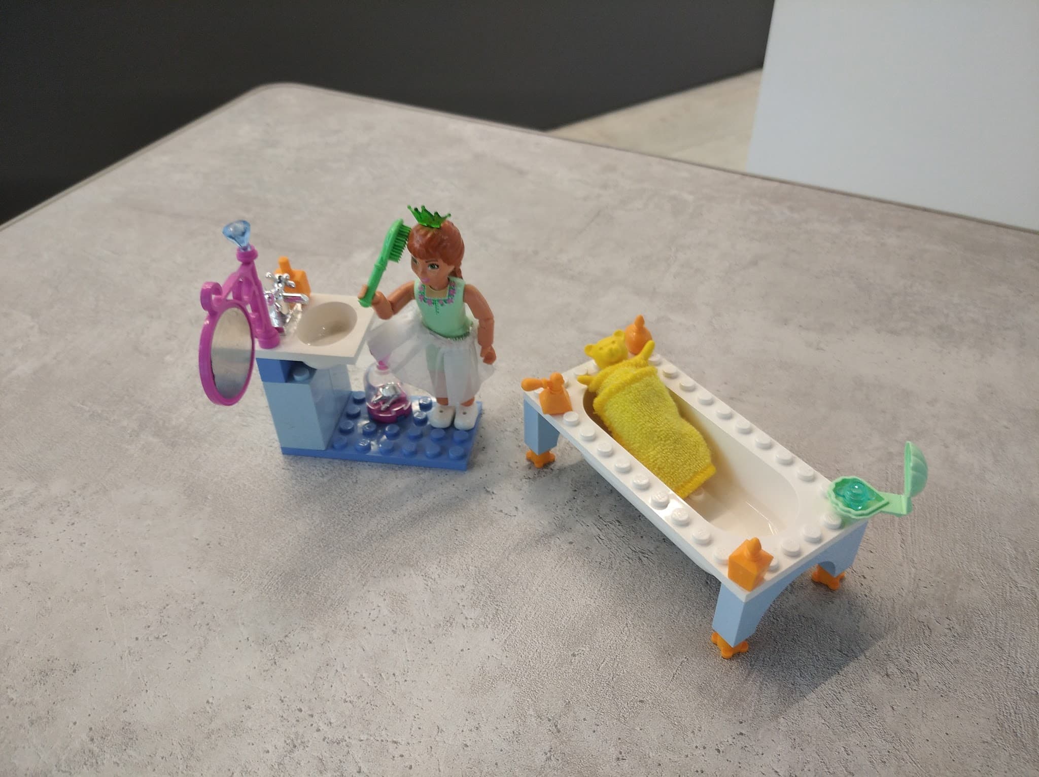 LEGO 5837 Flora's Bubbling Bath
