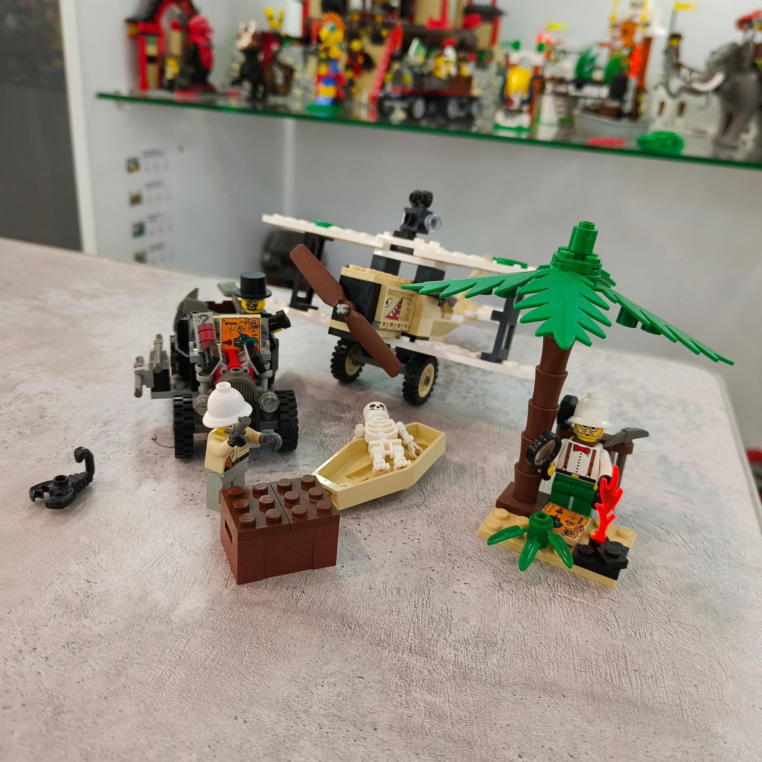 LEGO 5909 Treasure Raiders