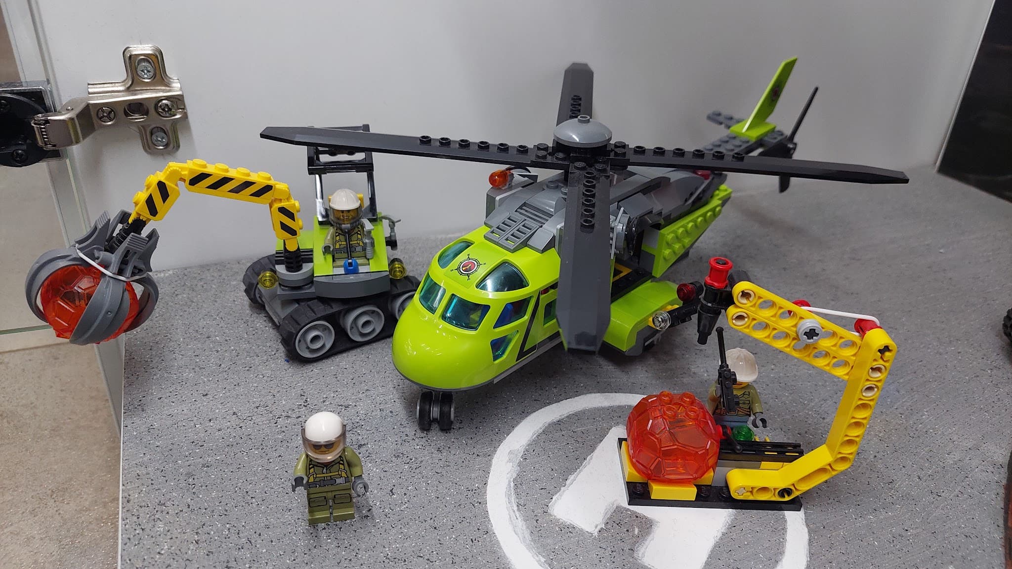 LEGO 60123 Volcano Supply Helicopter