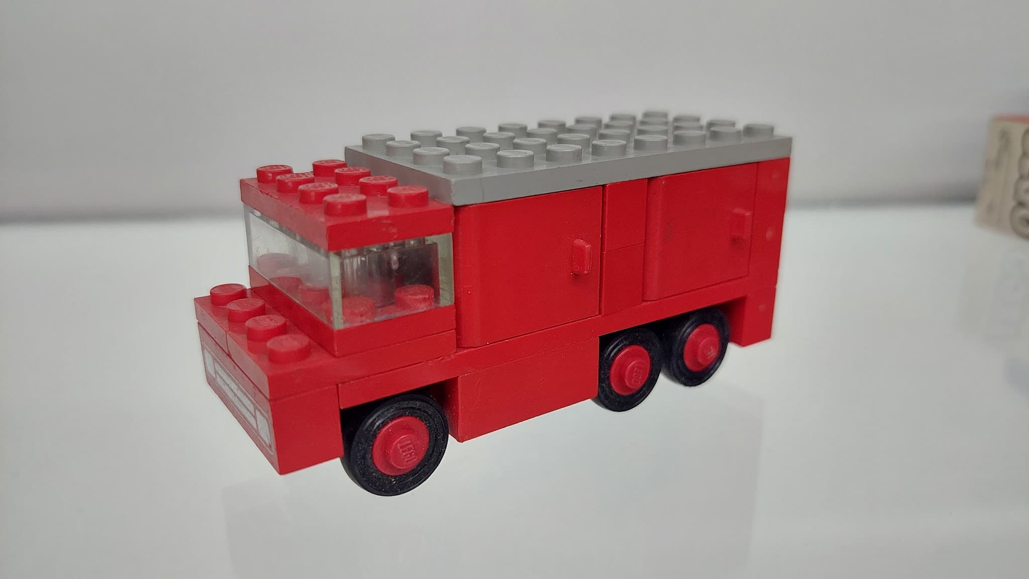 LEGO 602-2 Van with opening doors