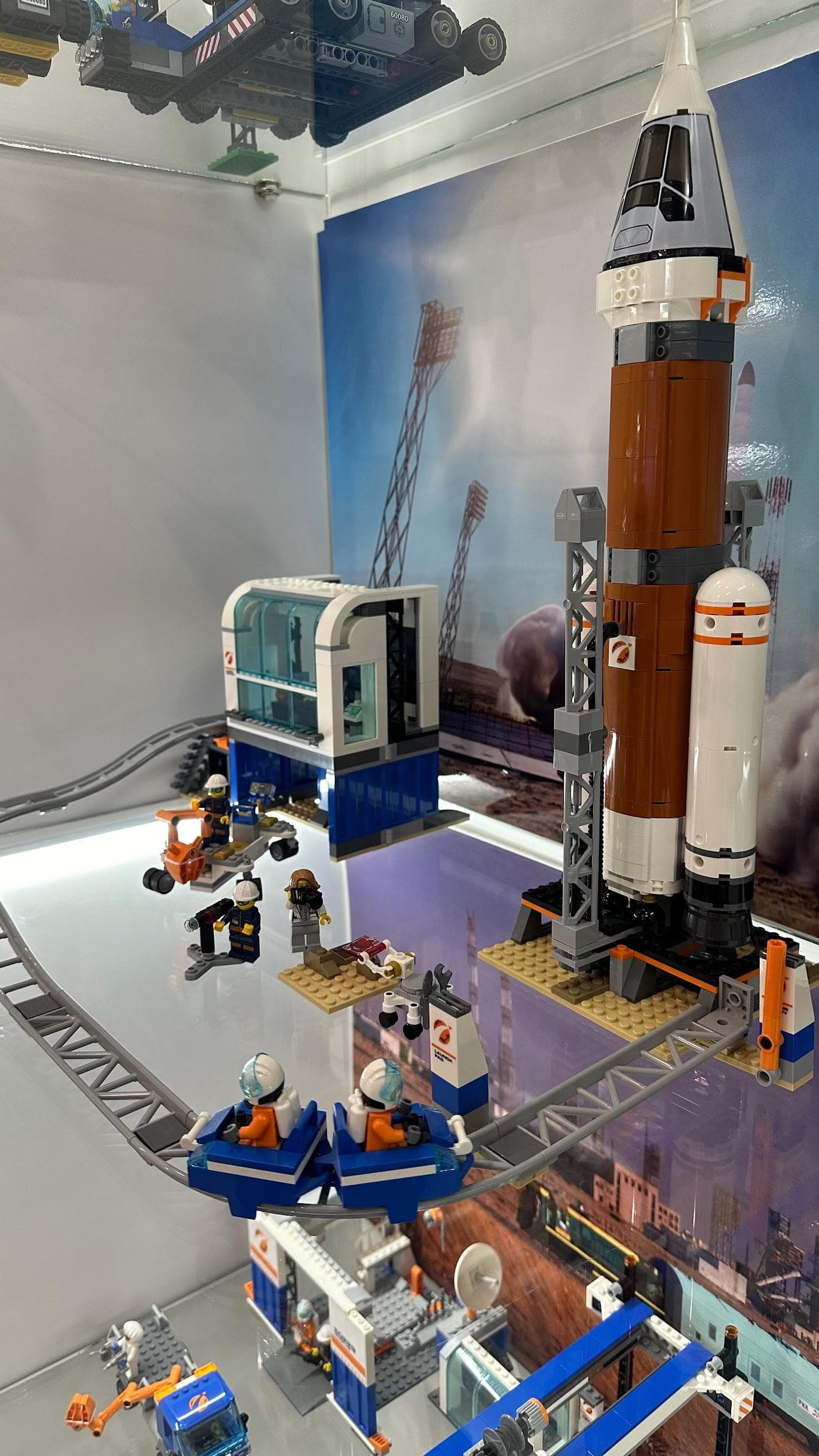 LEGO 60228 Deep Space Rocket and Launch Control