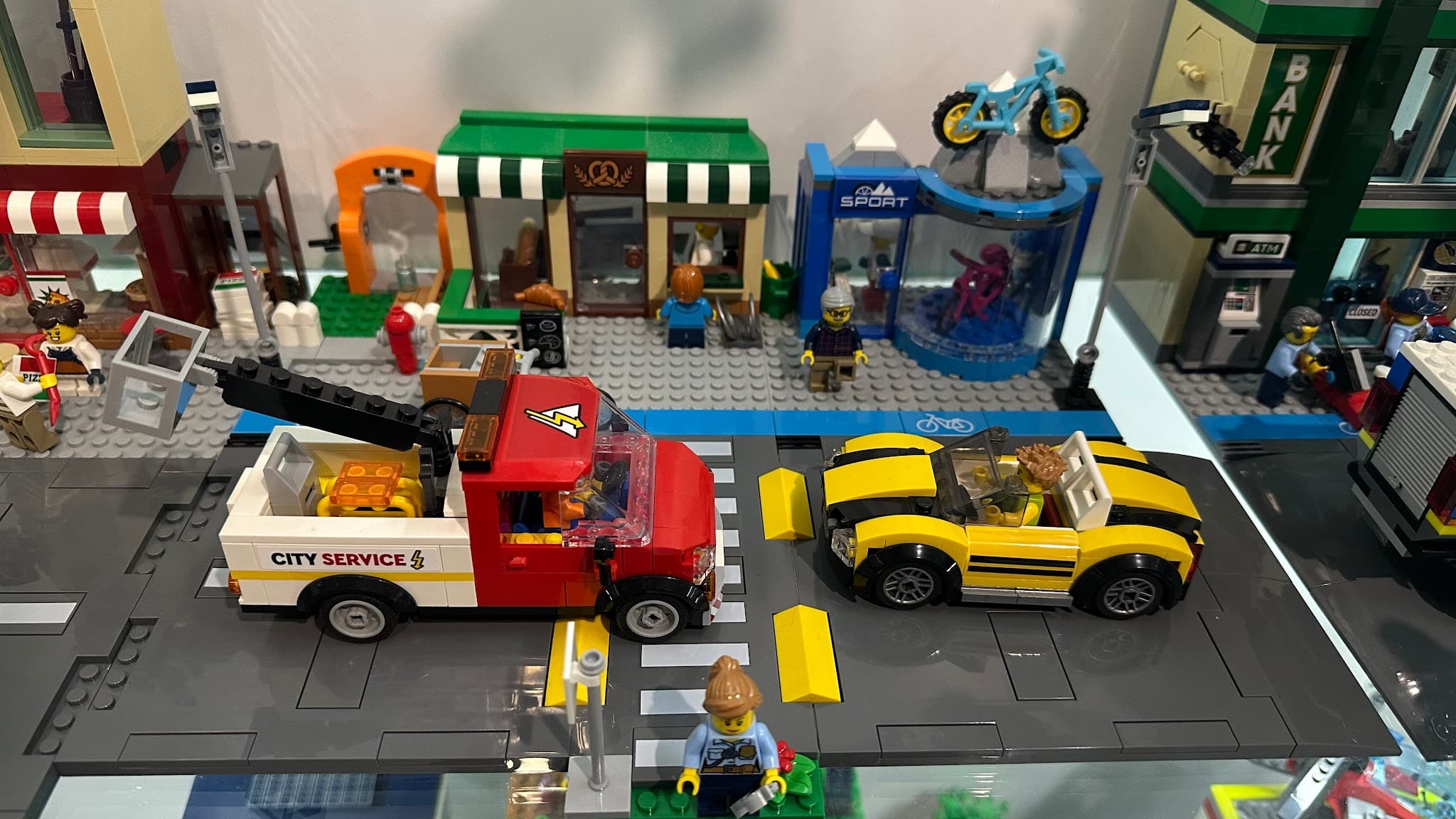 LEGO 60306 Shopping Street