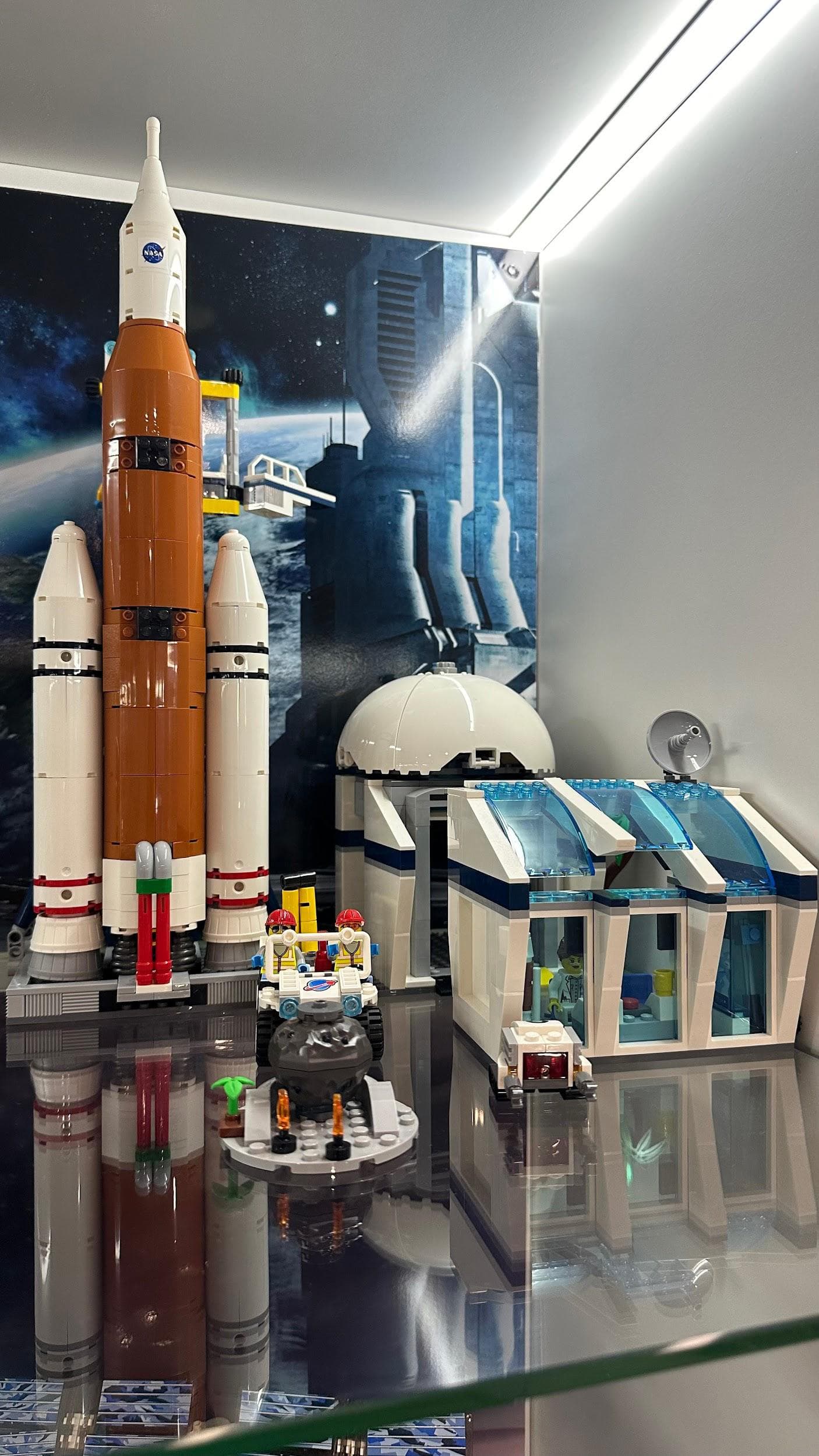 LEGO 60351 Rocket Launch Centre