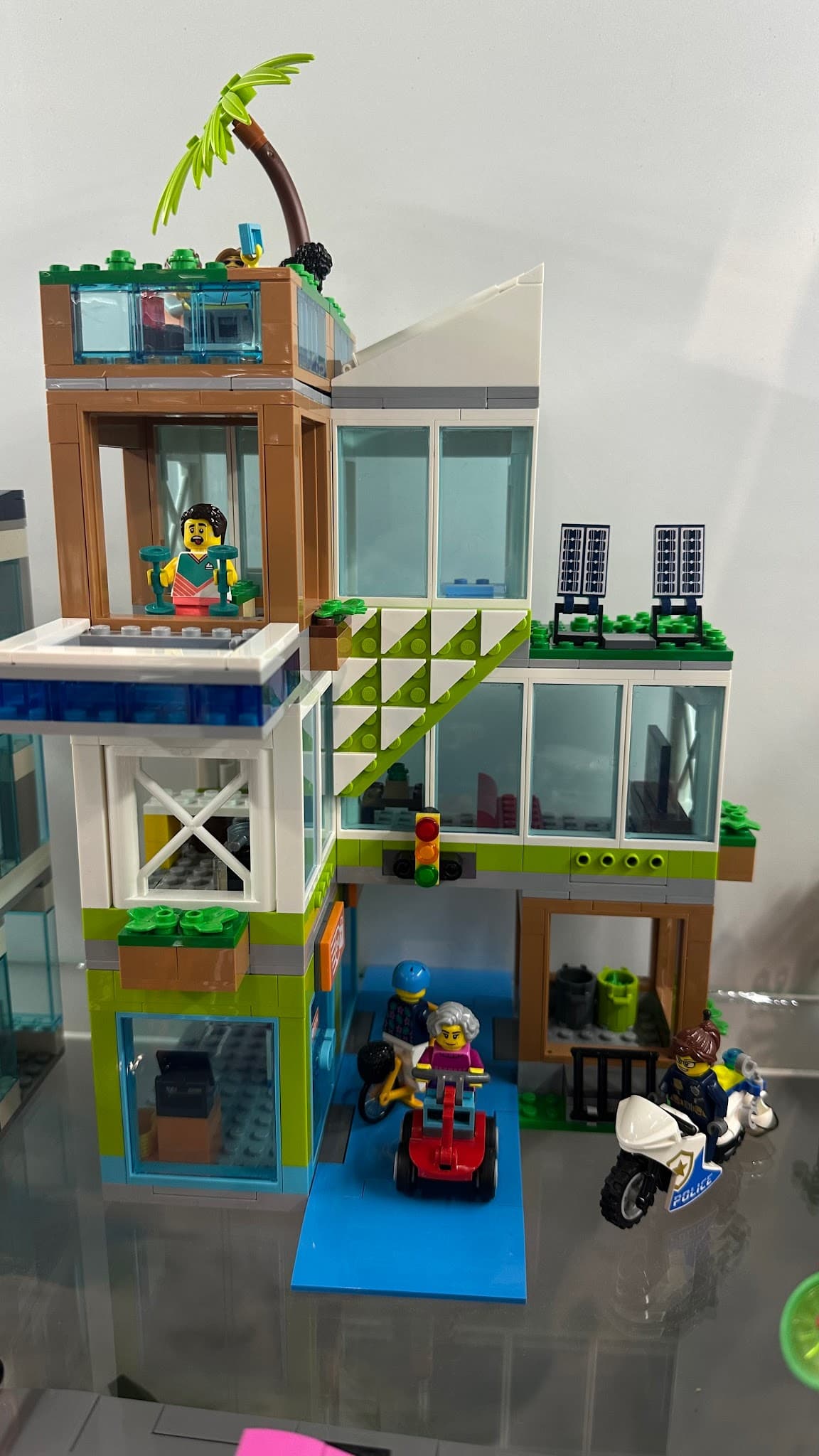 LEGO 60365 Apartment Building