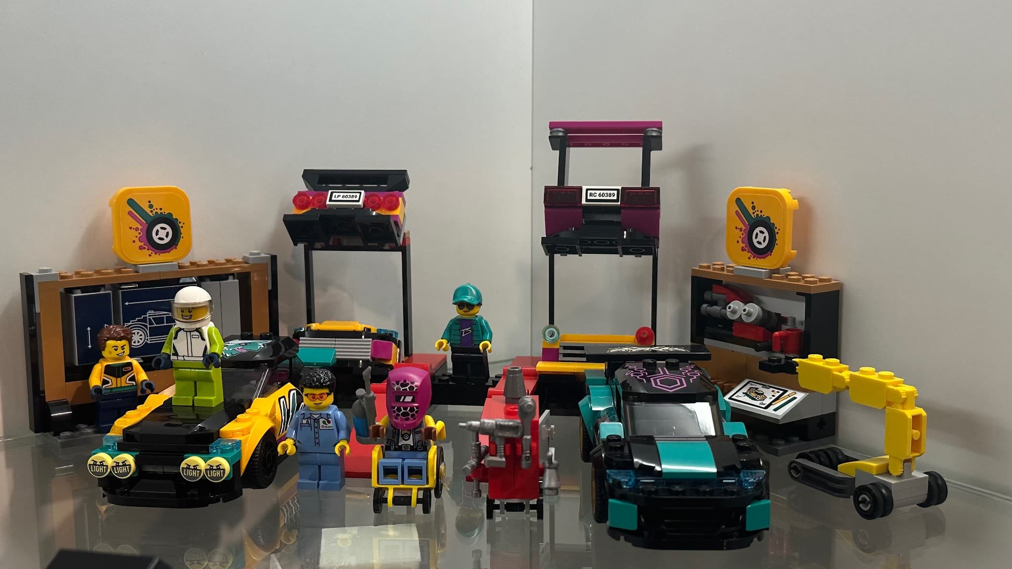 LEGO 60389 Custom Car Garage