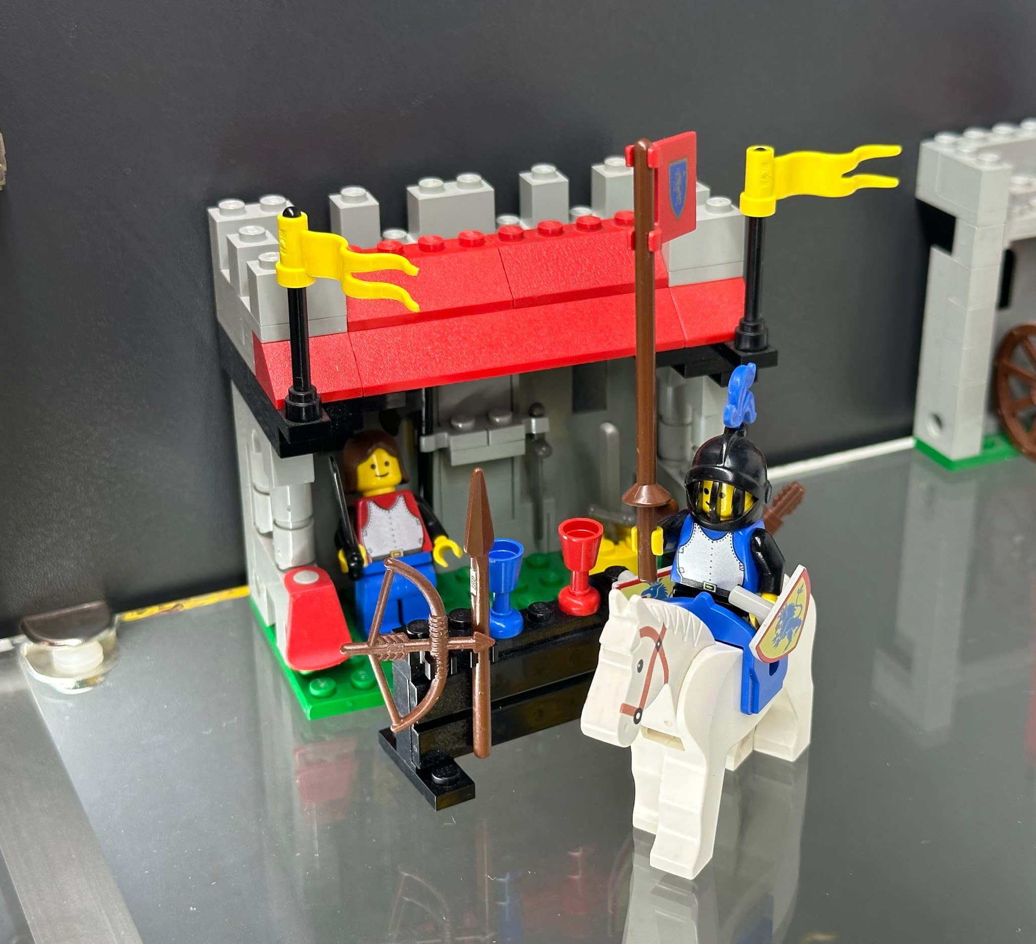 LEGO 6041 Armor Shop