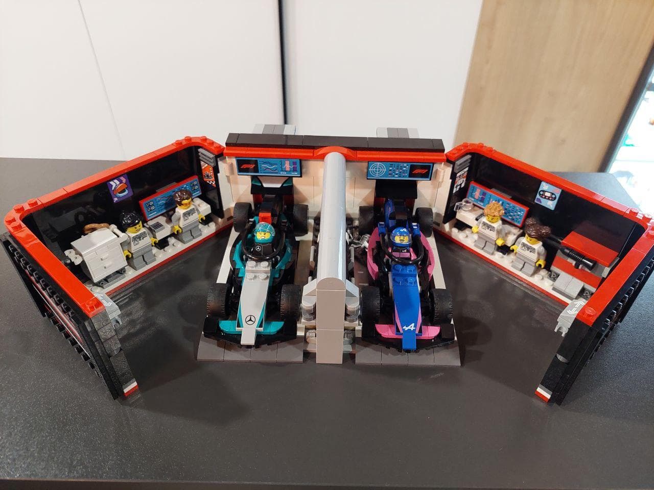 LEGO 60444 F1 Garage & Mercedes-AMG & Alpine Cars