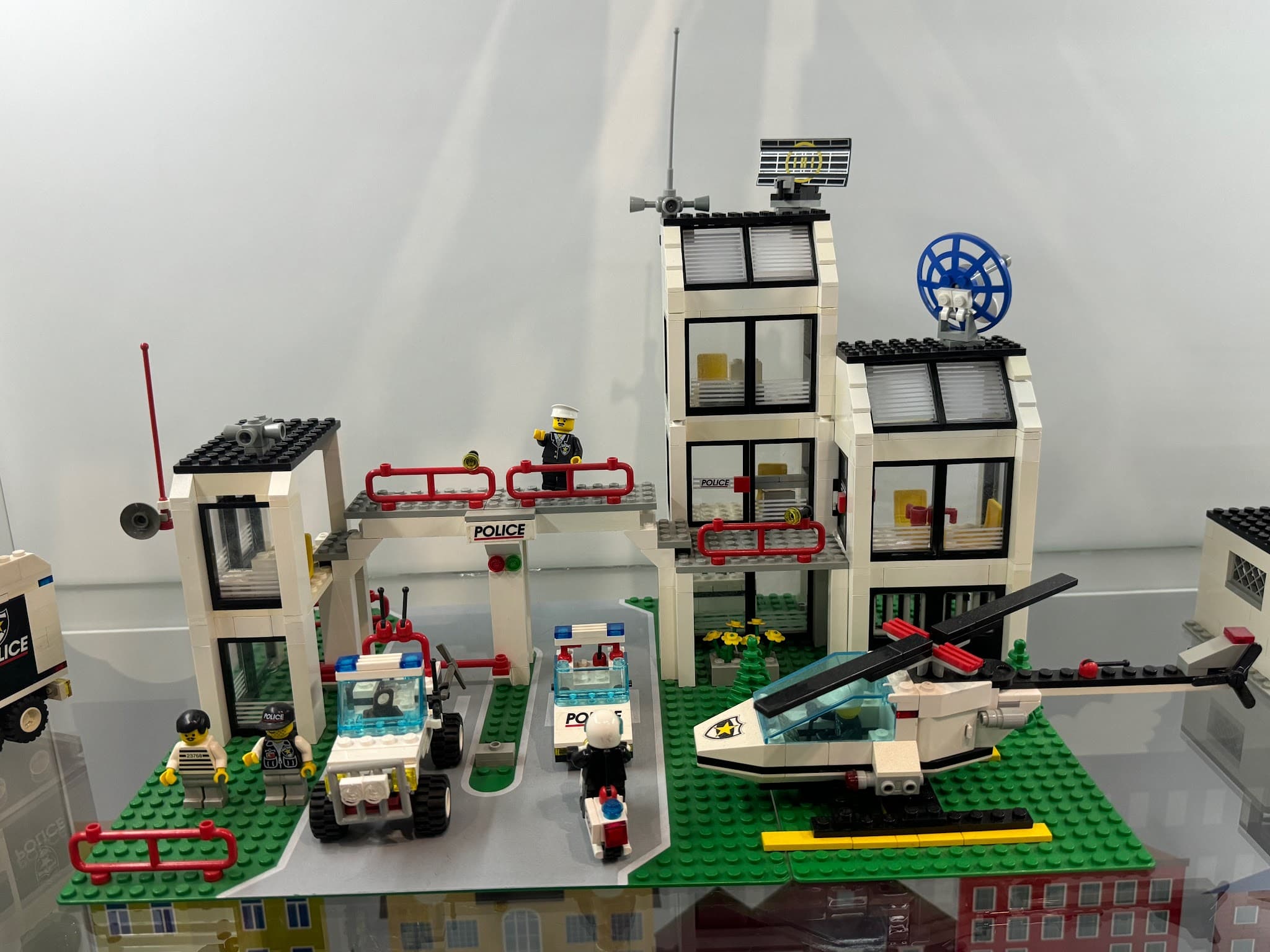 LEGO 6398 Central Precinct HQ