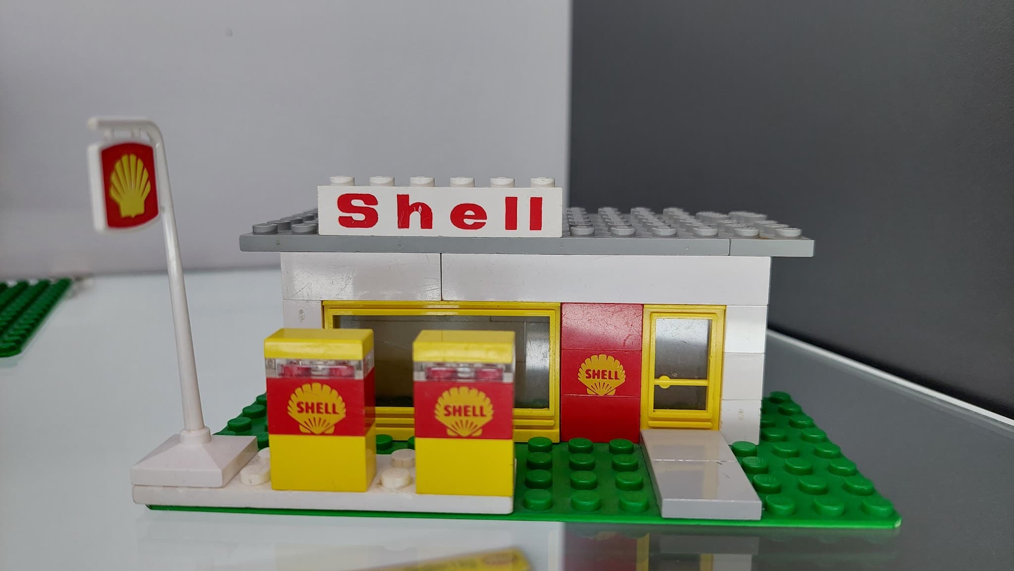 LEGO 648 Service Station