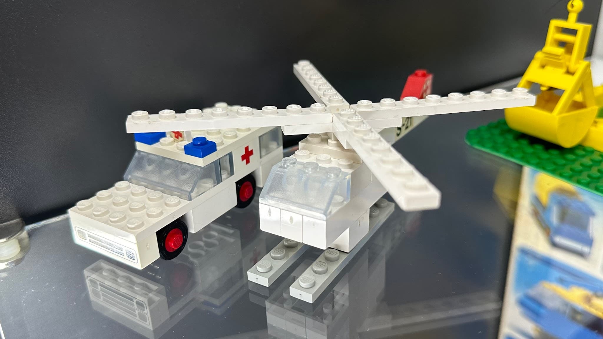 LEGO 653-1 Ambulance and Helicopter