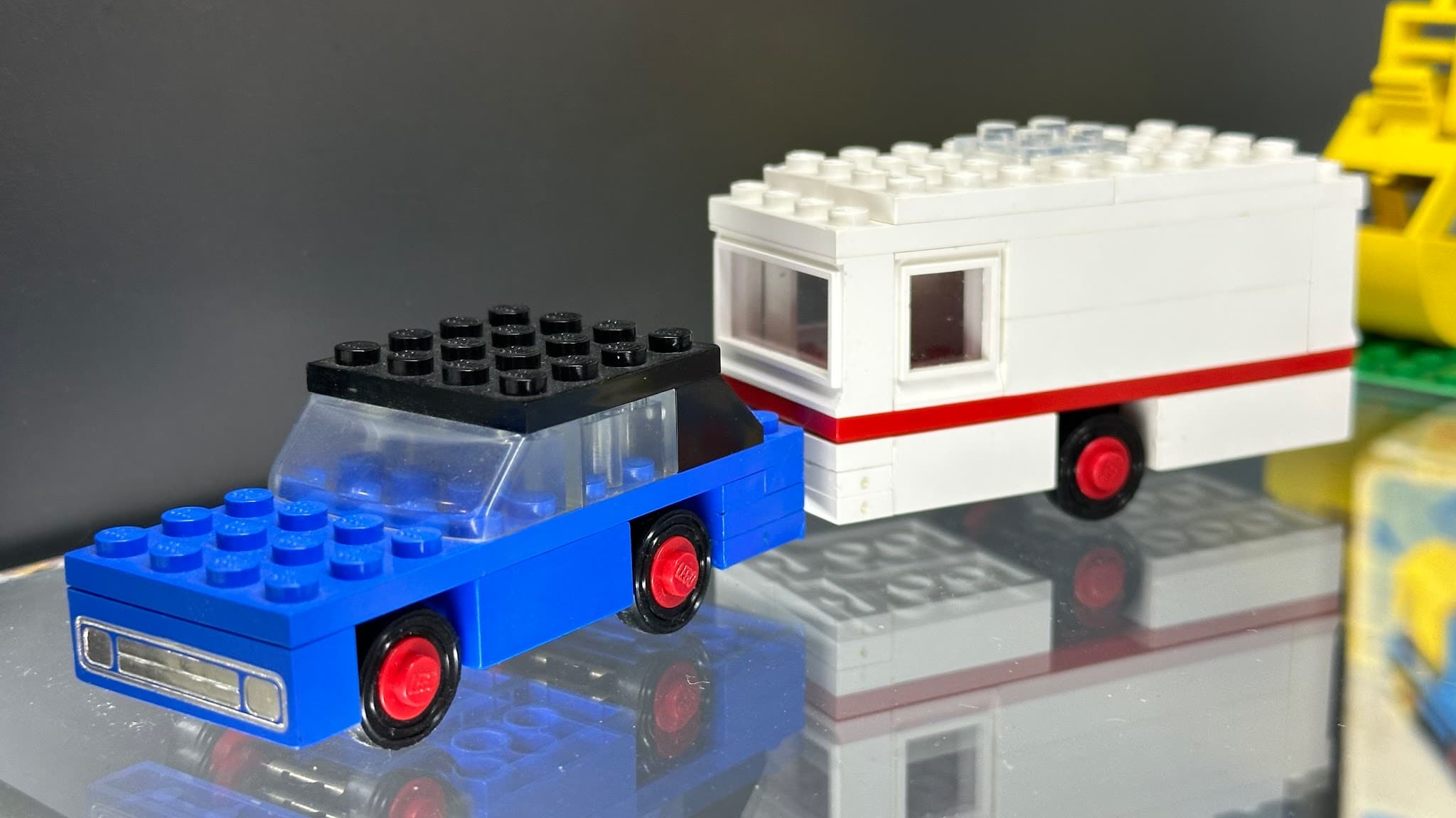 LEGO 656-1 Car and Caravan