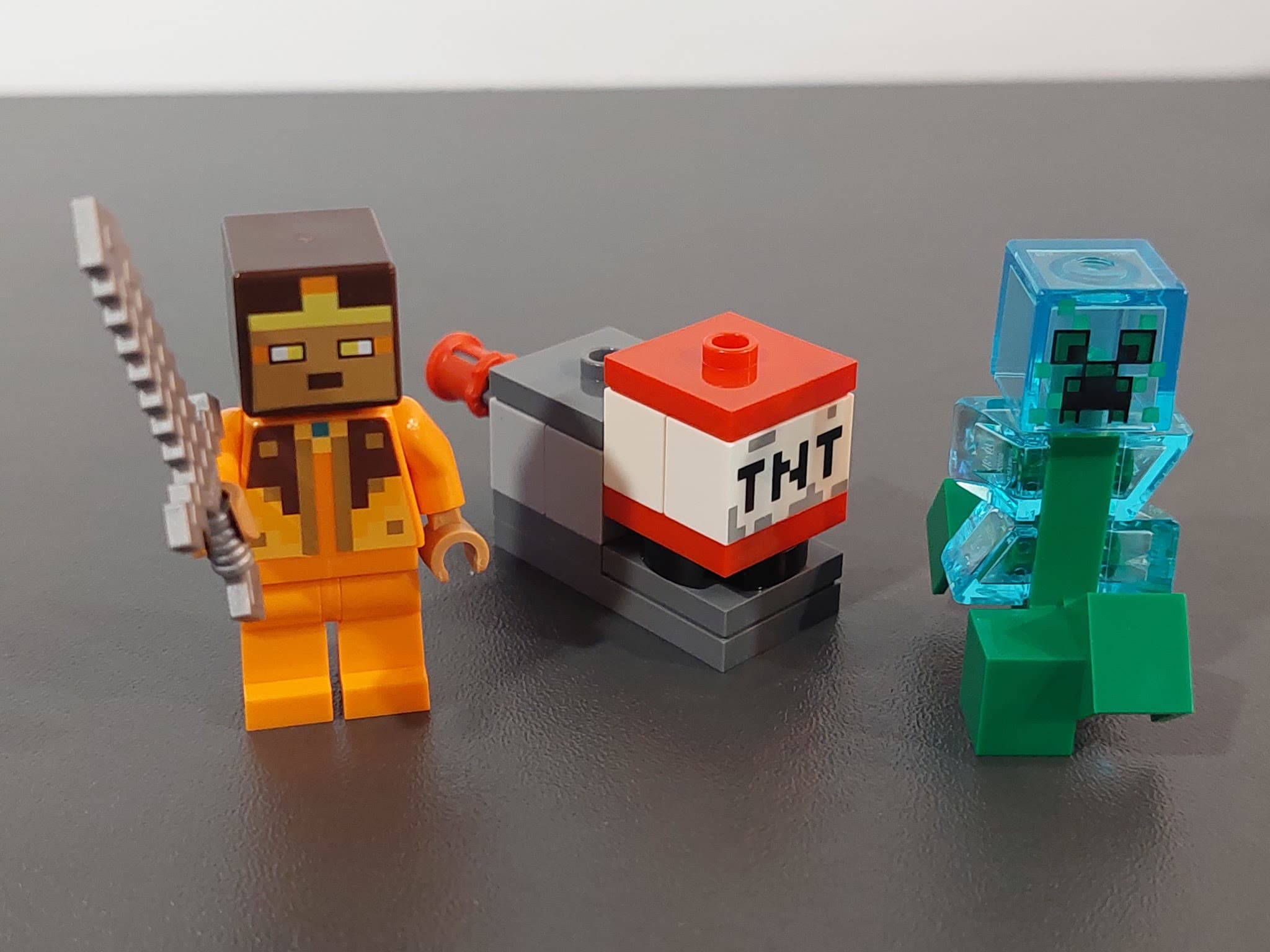 LEGO 662406 Golden Knight and Charged Creeper
