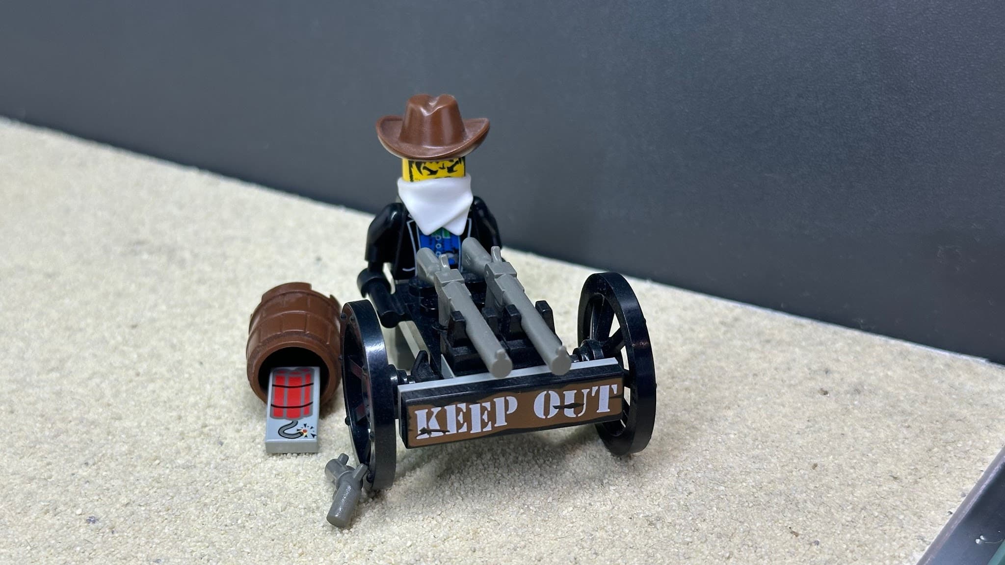 LEGO 6790 Bandit with Gun