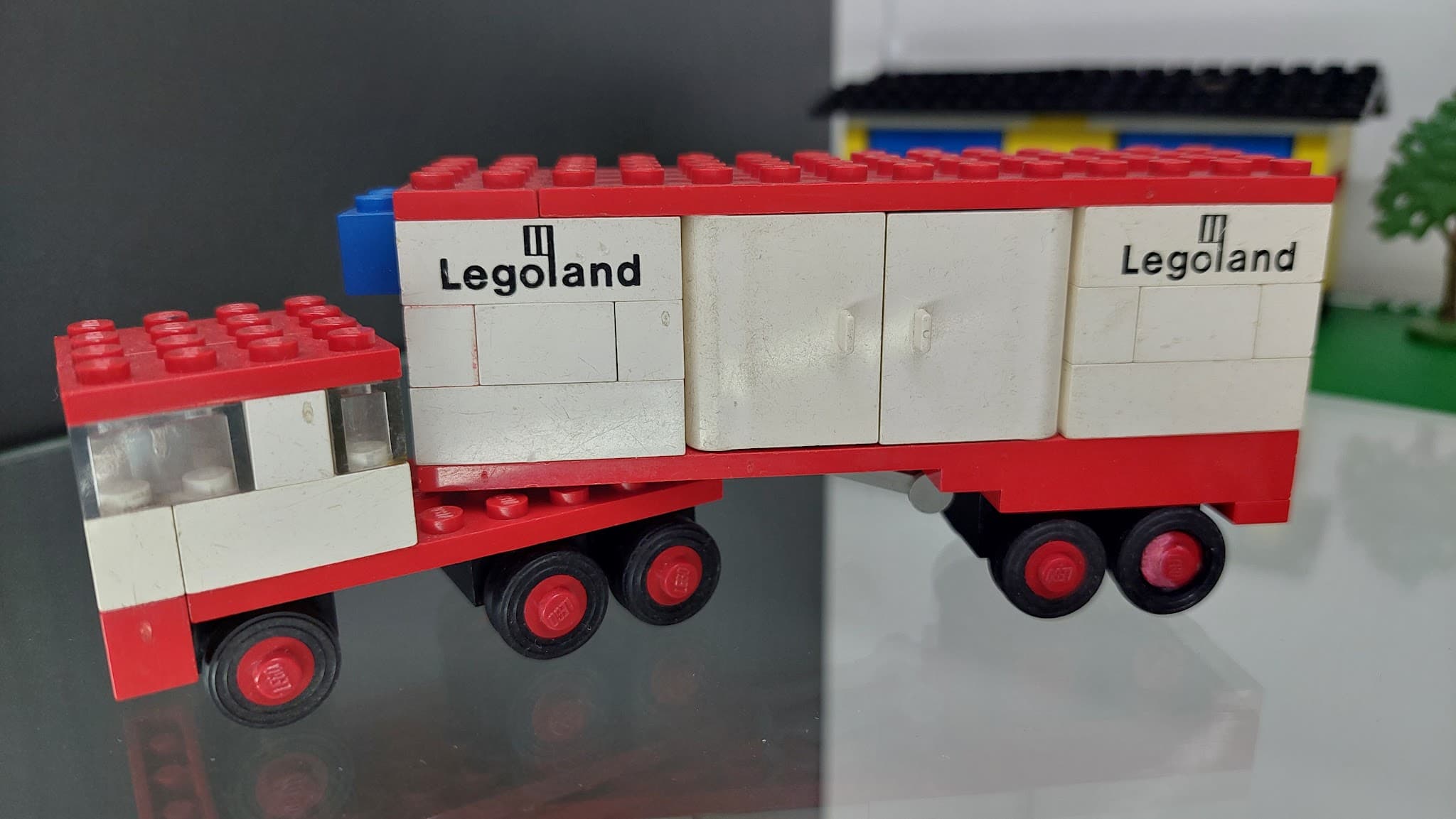 LEGO 683 Articulated Lorry