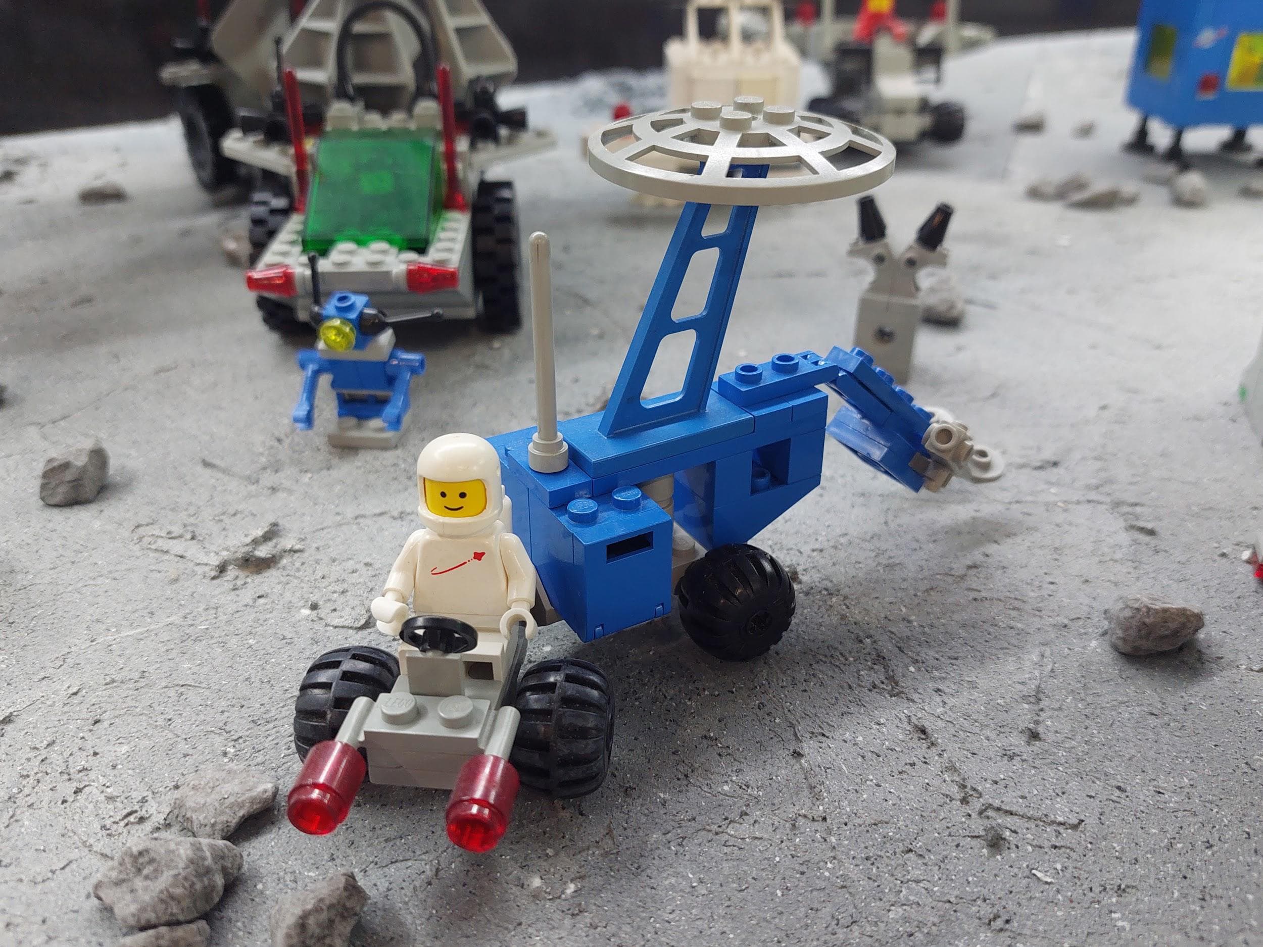 LEGO 6844 Explorer vehicle