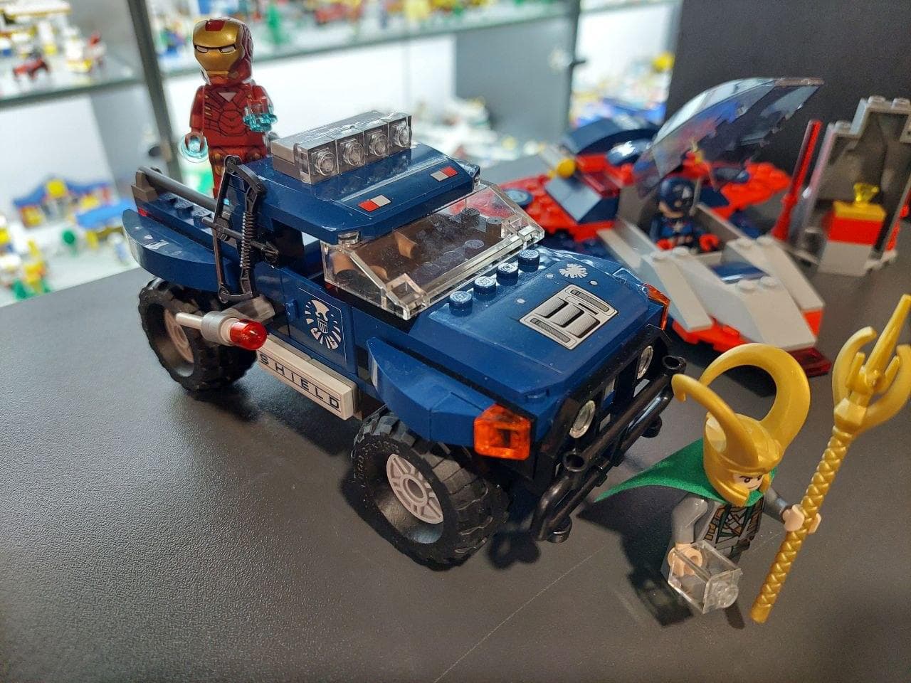 LEGO 6867 Loki's Cosmic Cube Escape