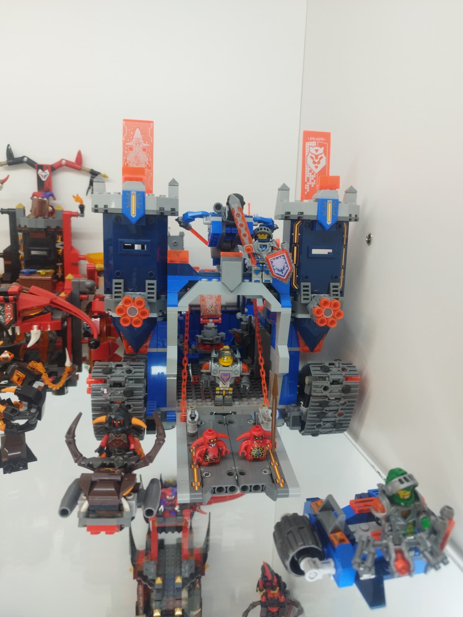 LEGO 70317 The Fortrex