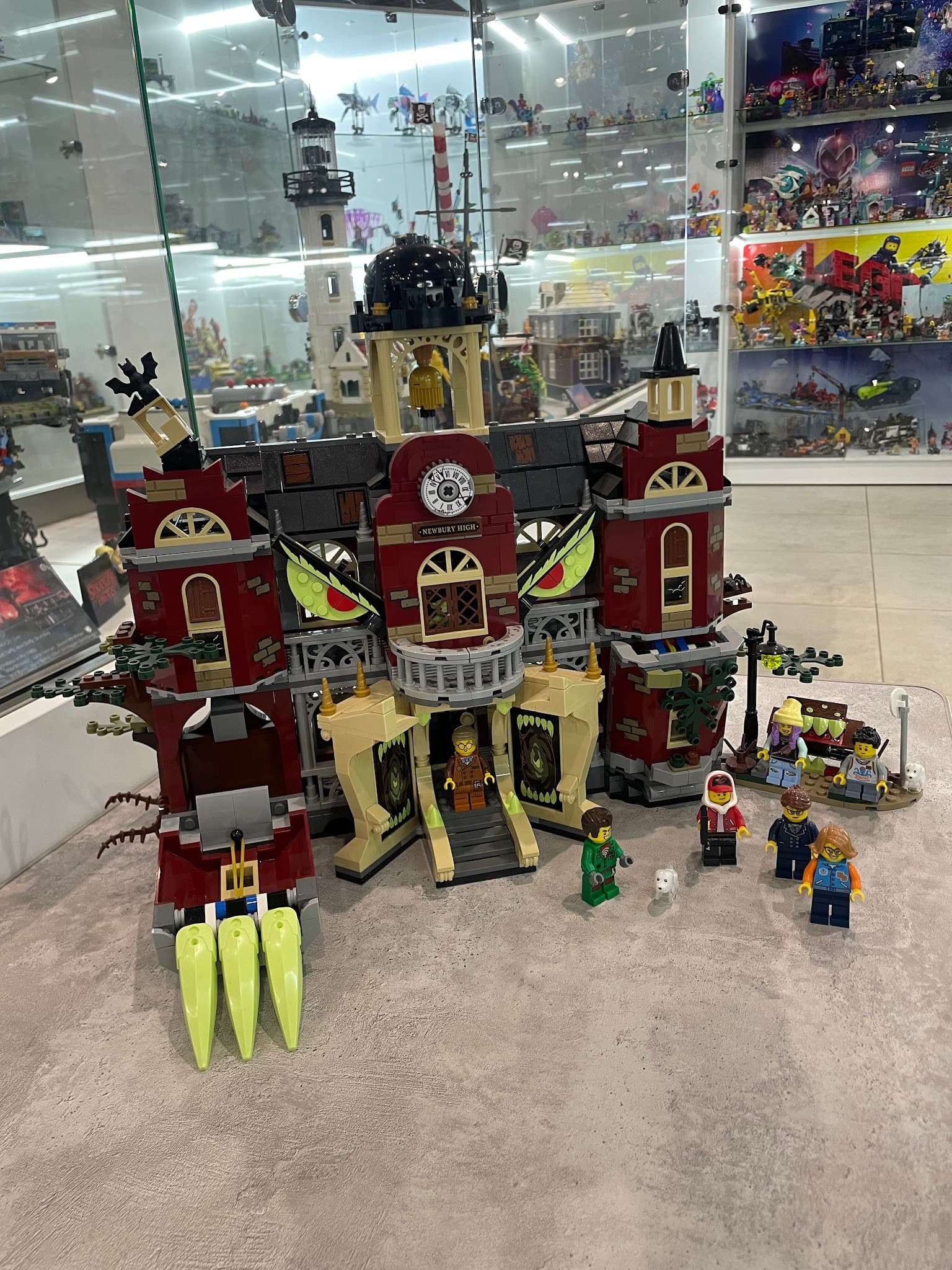 LEGO 70425 Newbury Haunted High School