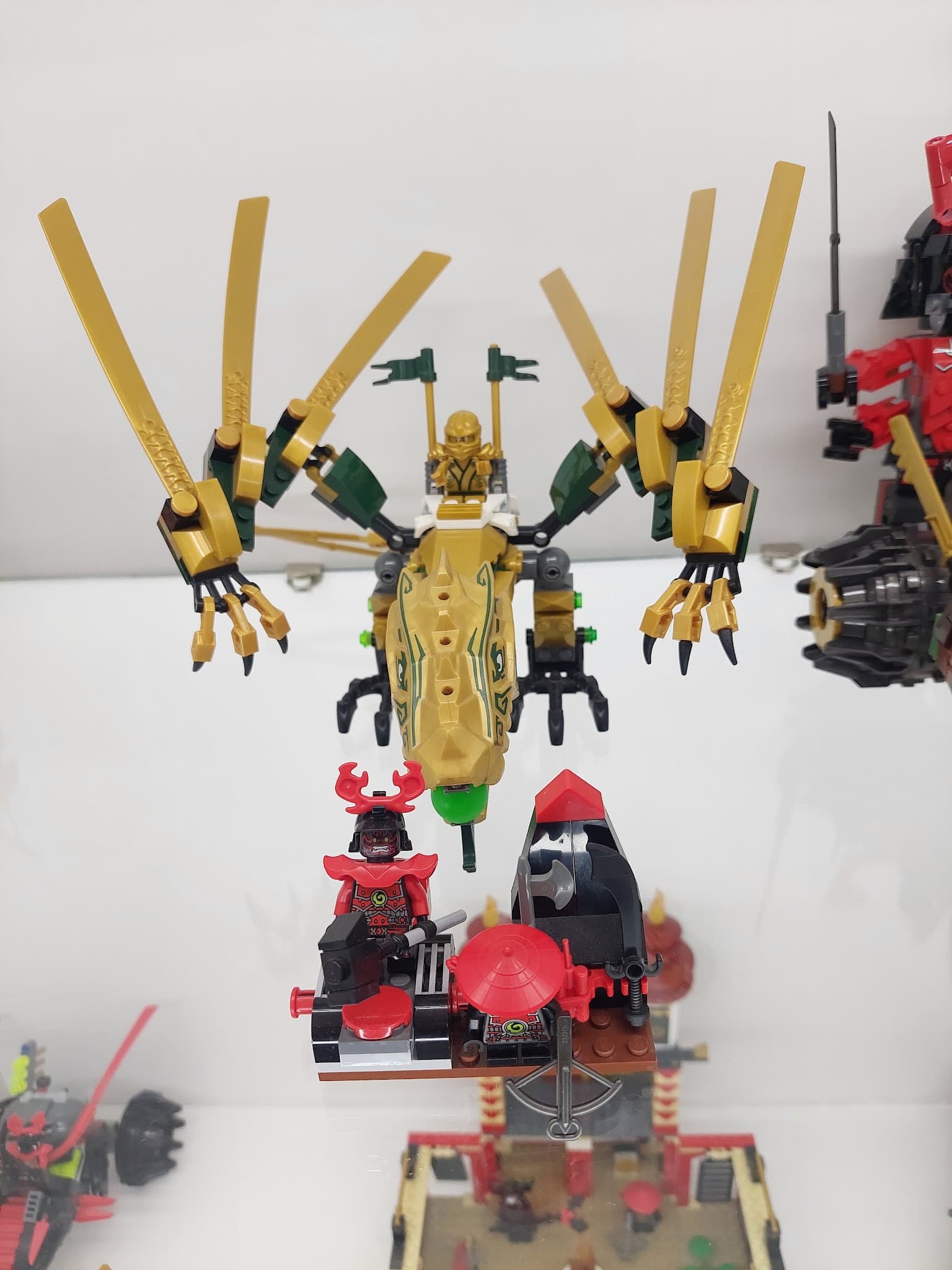 LEGO 70503 The Golden Dragon