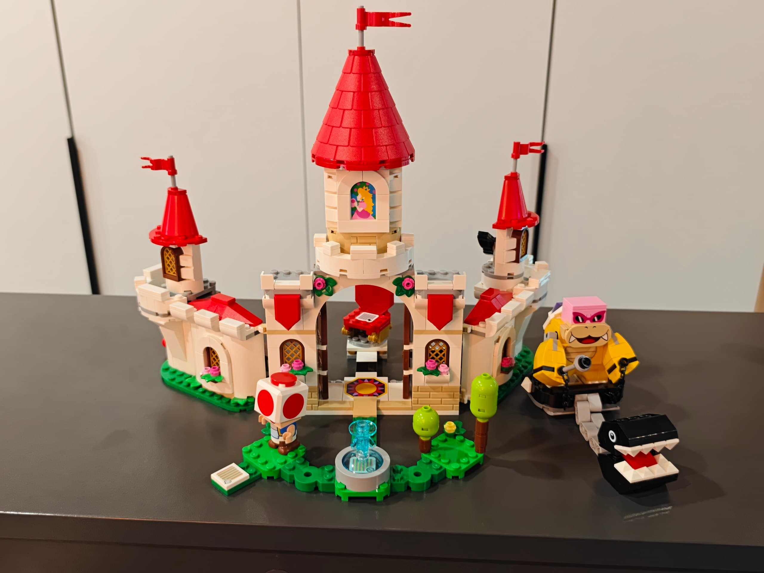 LEGO 71435 Battle with Roy at Peach's Castle