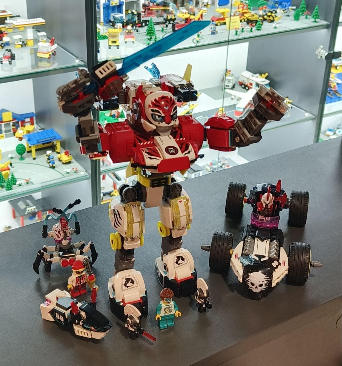 LEGO 71497 Cooper's Tiger Mech & Zero's Hot Rod Car