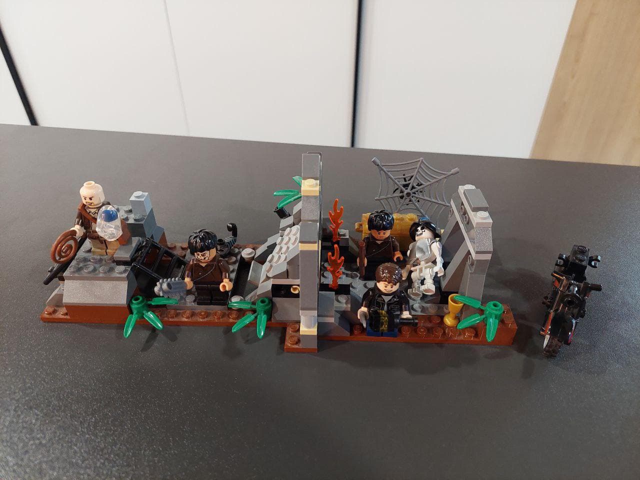 LEGO 7196 Chauchilla Cemetery Battle