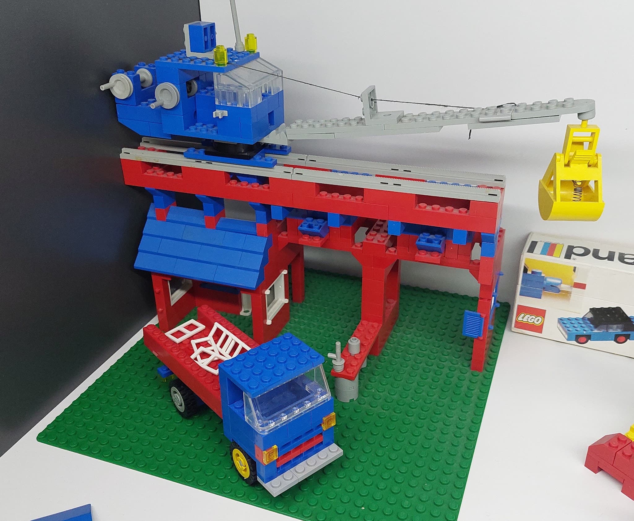 LEGO 733-1 Universal Building Set, 7+