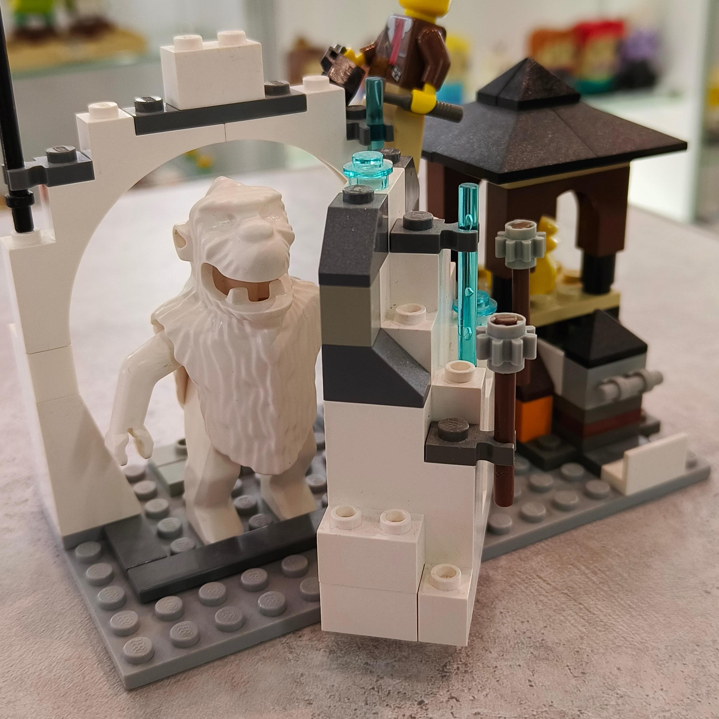 LEGO 7412 Yeti's Hideout