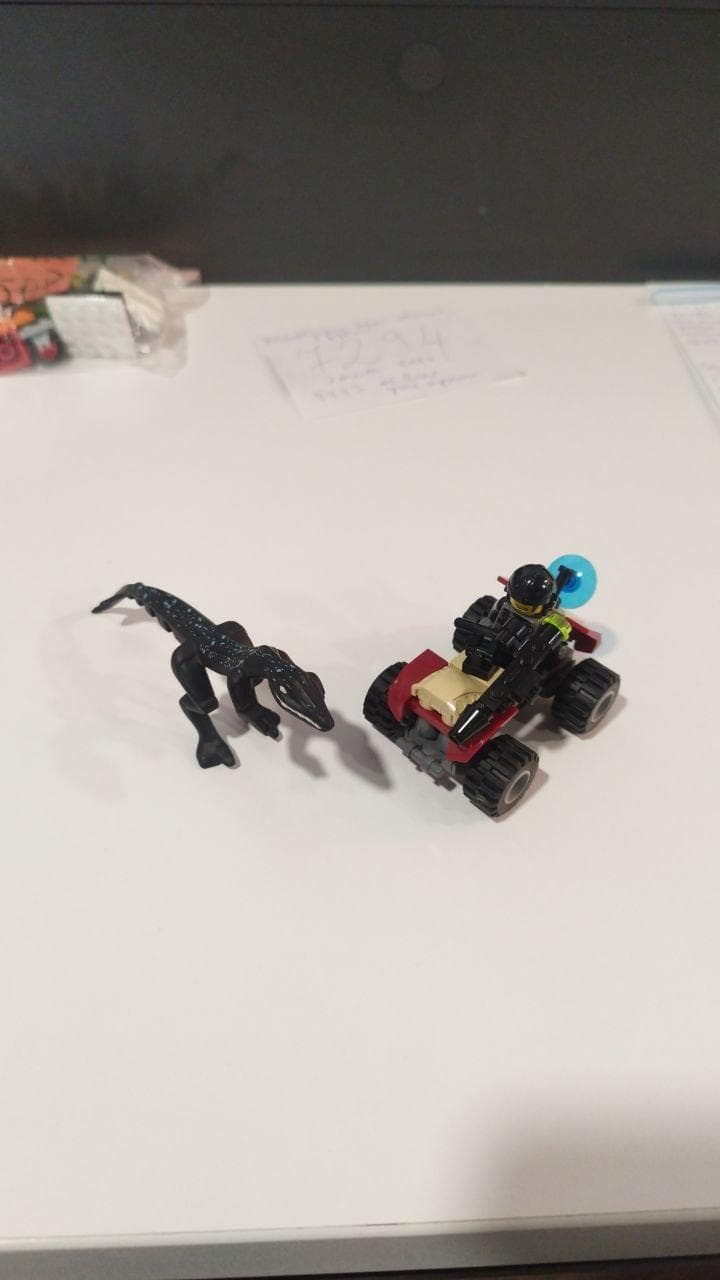 LEGO 7473 Steel Sprinter vs. Mutant Lizard