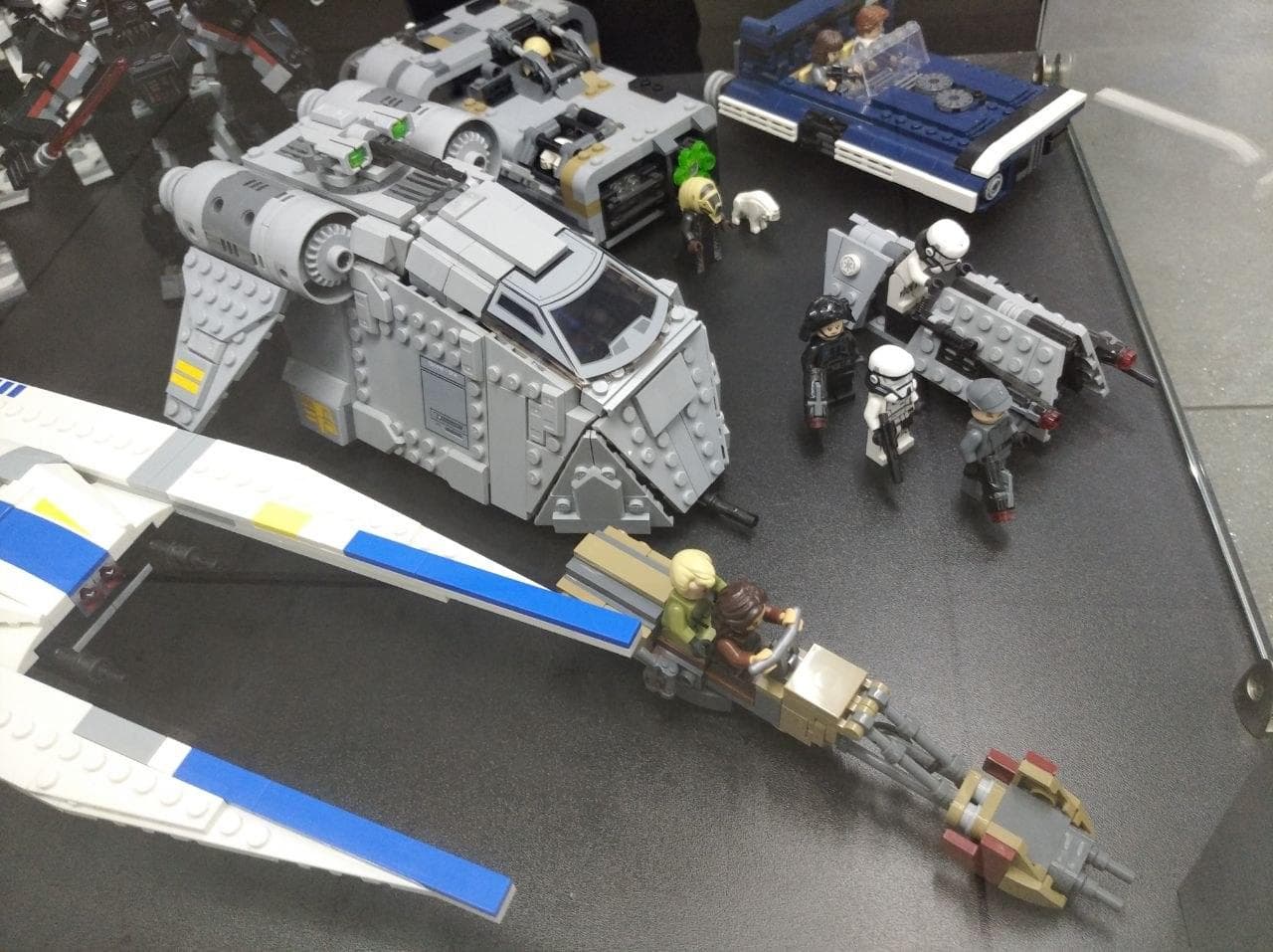 LEGO 75338 Ambush on Ferrix