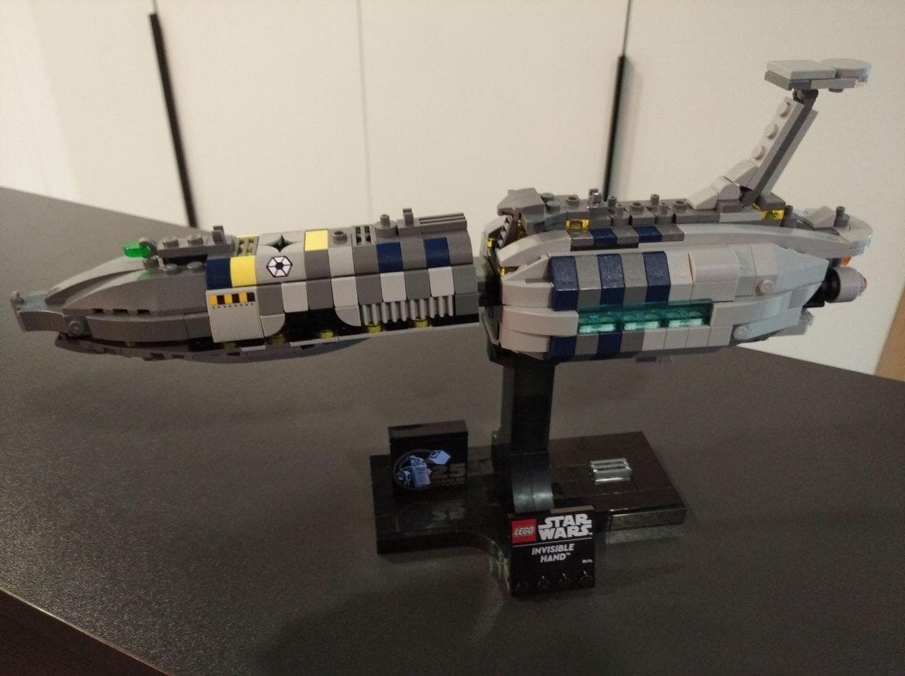 LEGO 75377 Invisible Hand