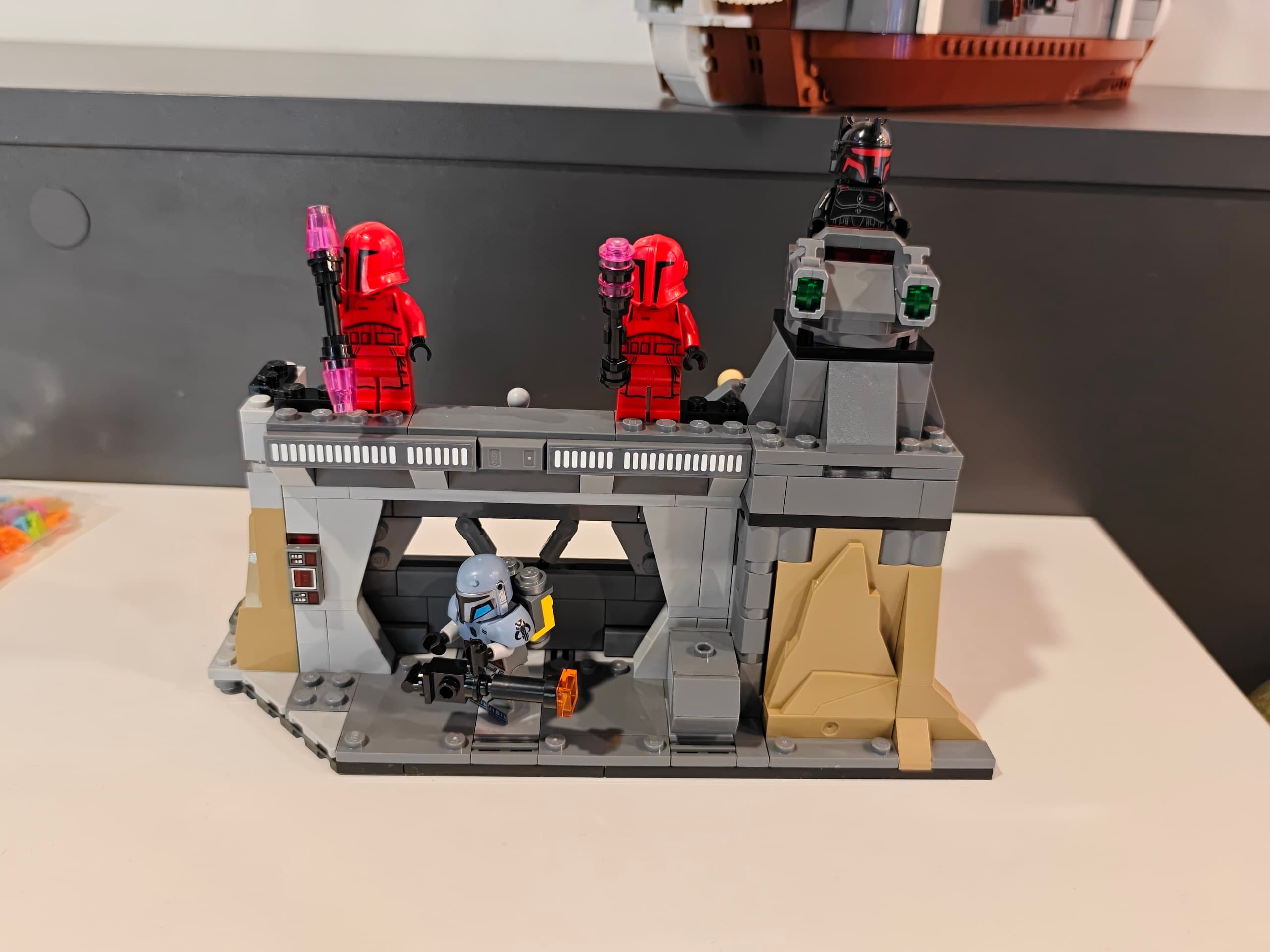 LEGO 75386 Paz Vizsla and Moff Gideon Battle