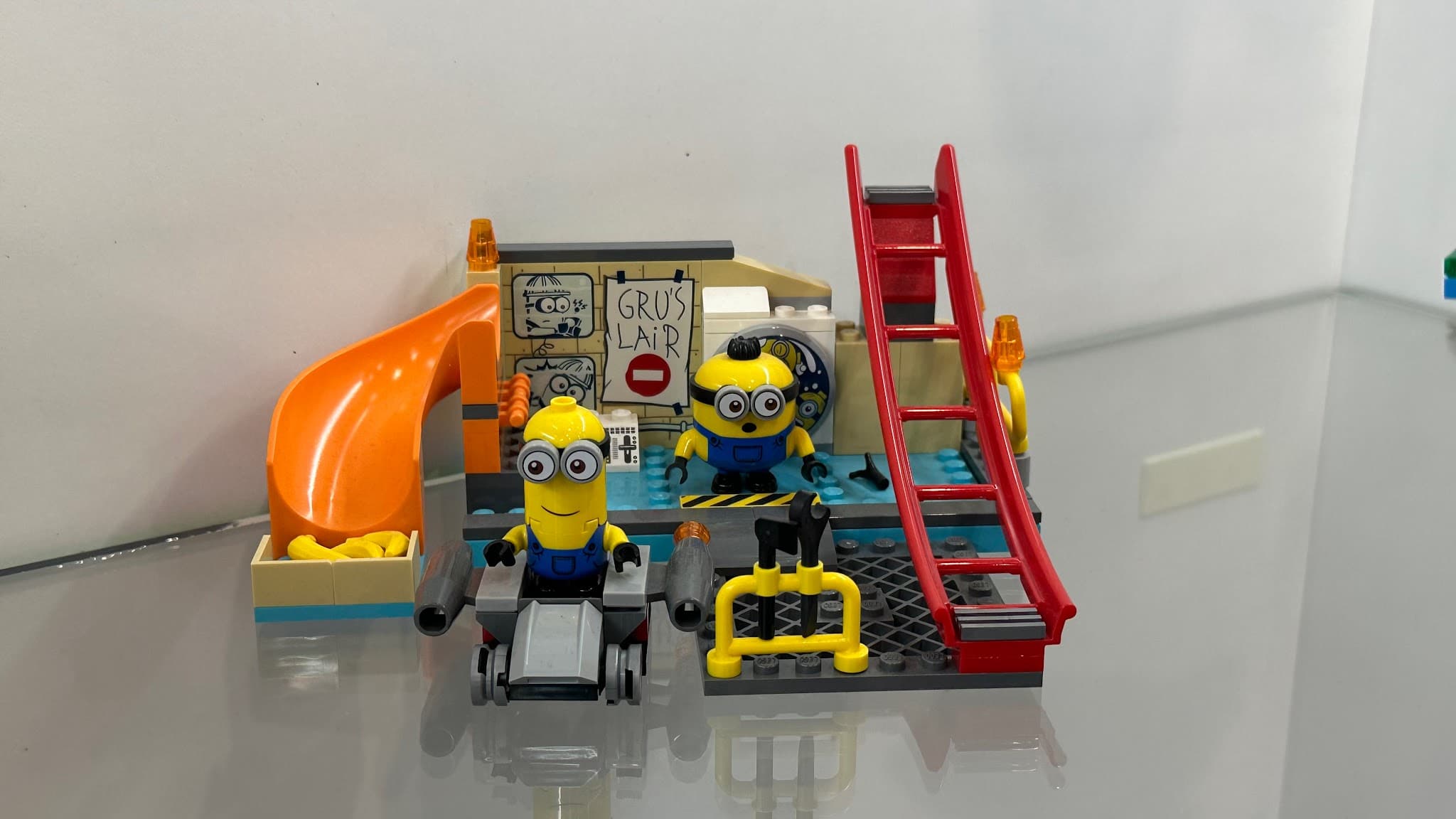 LEGO 75546 Minions in Gru's Lab