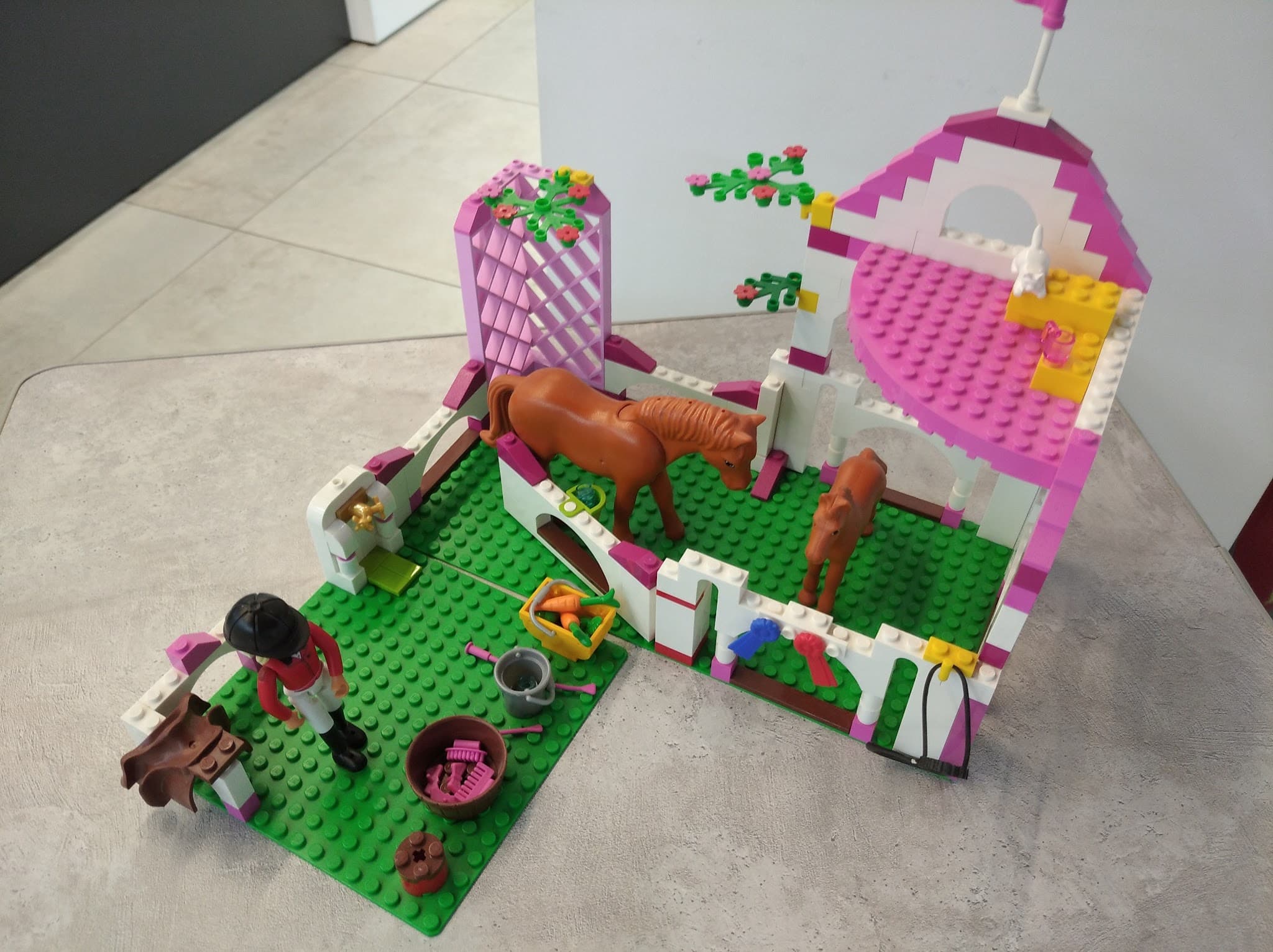 LEGO 7585 Horse Stable