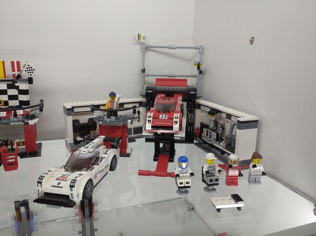 LEGO 75876 Porsche 919 Hybrid and 917K Pit Lane