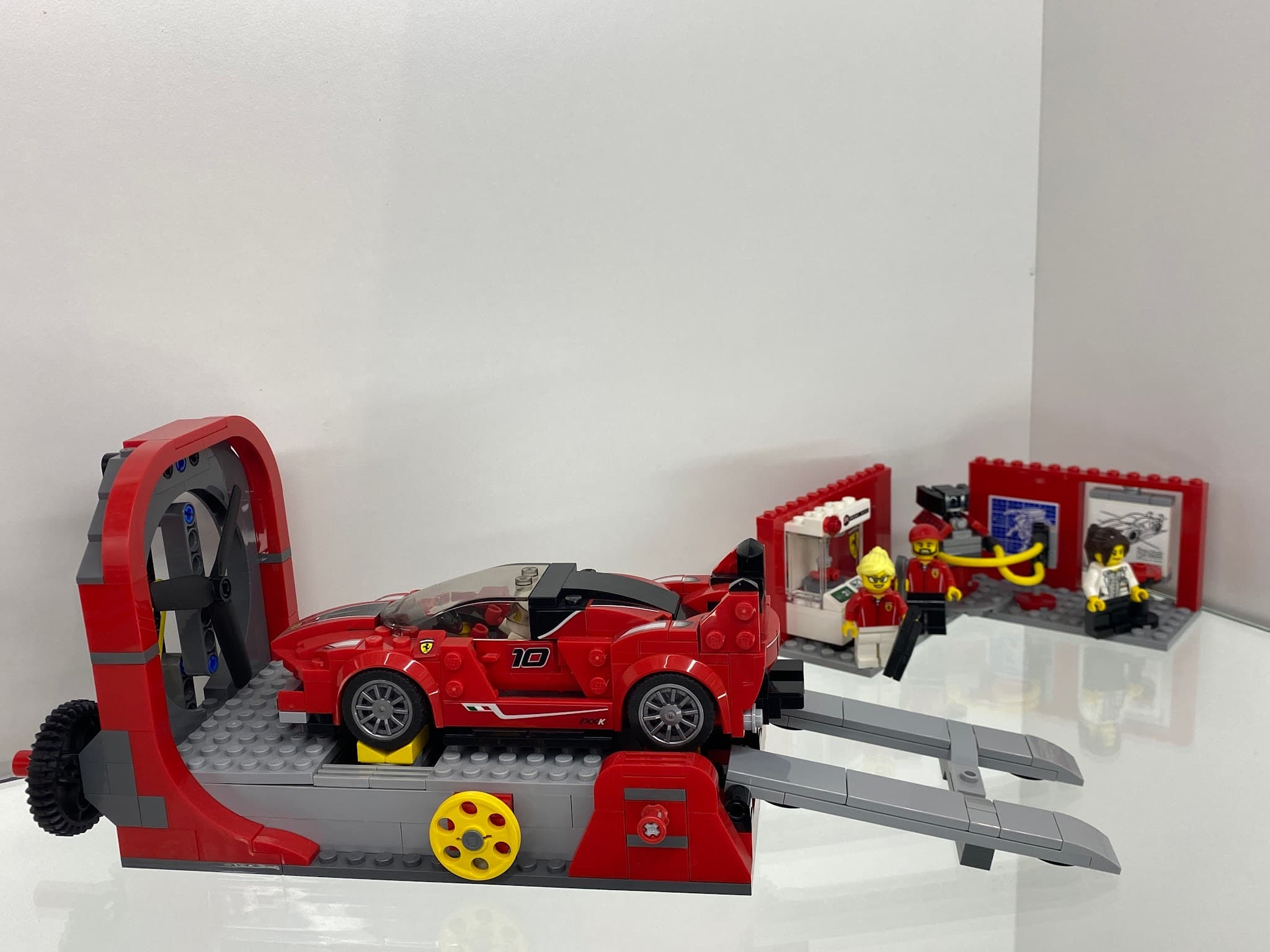 LEGO 75882 Ferrari FXX K & Development Centre