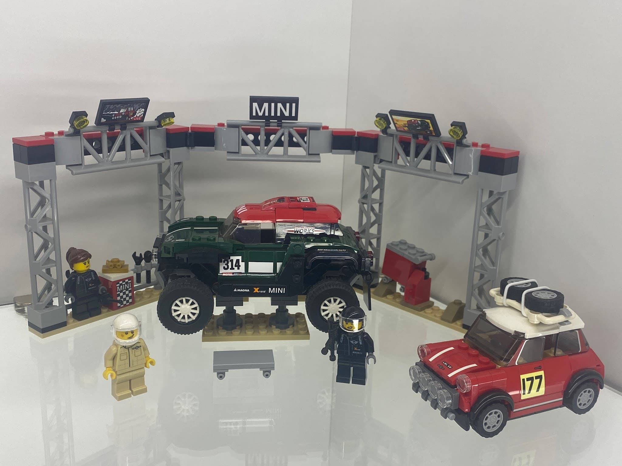 LEGO 75894 1967 Mini Cooper S Rally and 2018 MINI John Cooper Works Buggy
