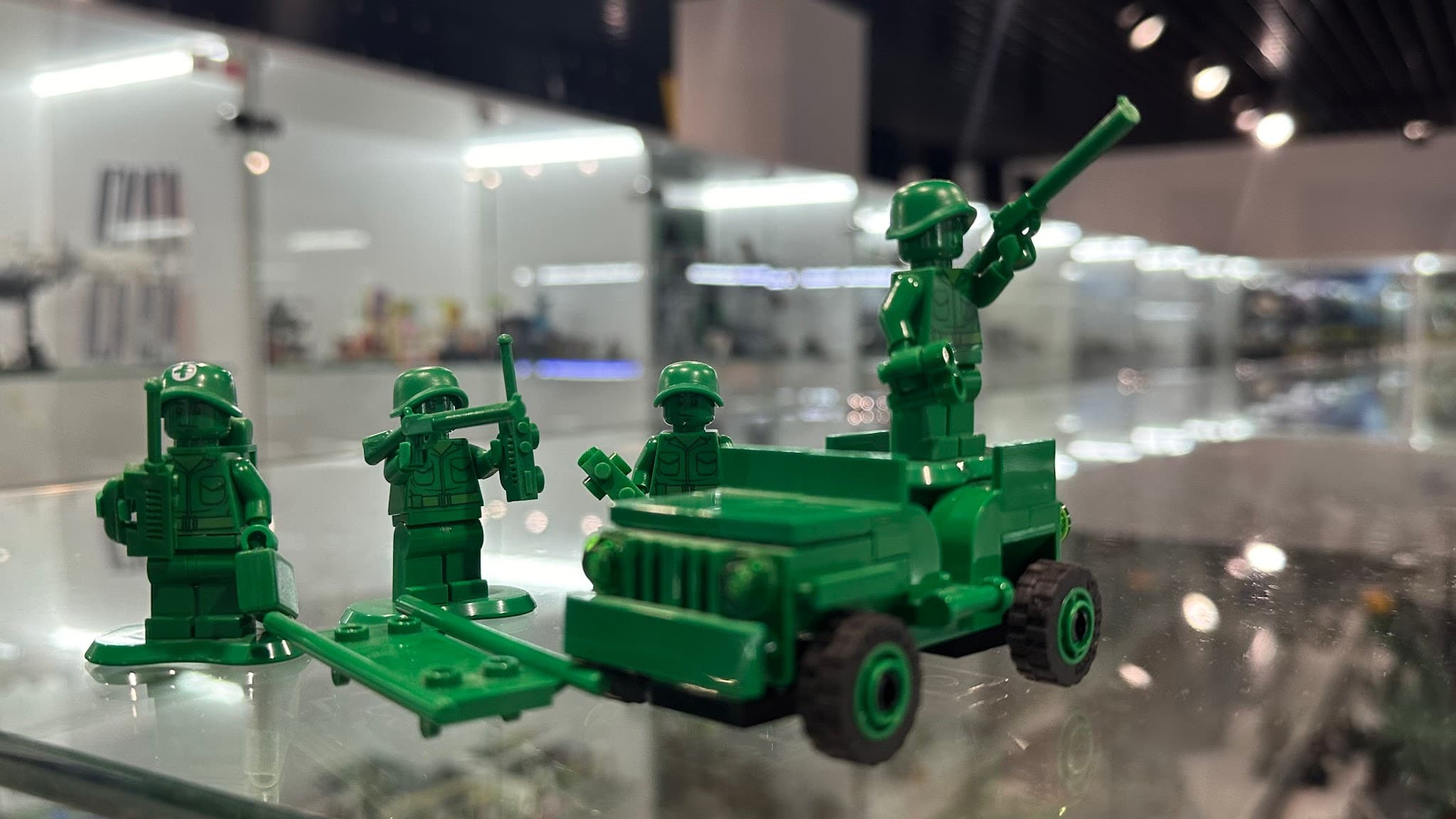 LEGO 7595 Army Men on Patrol