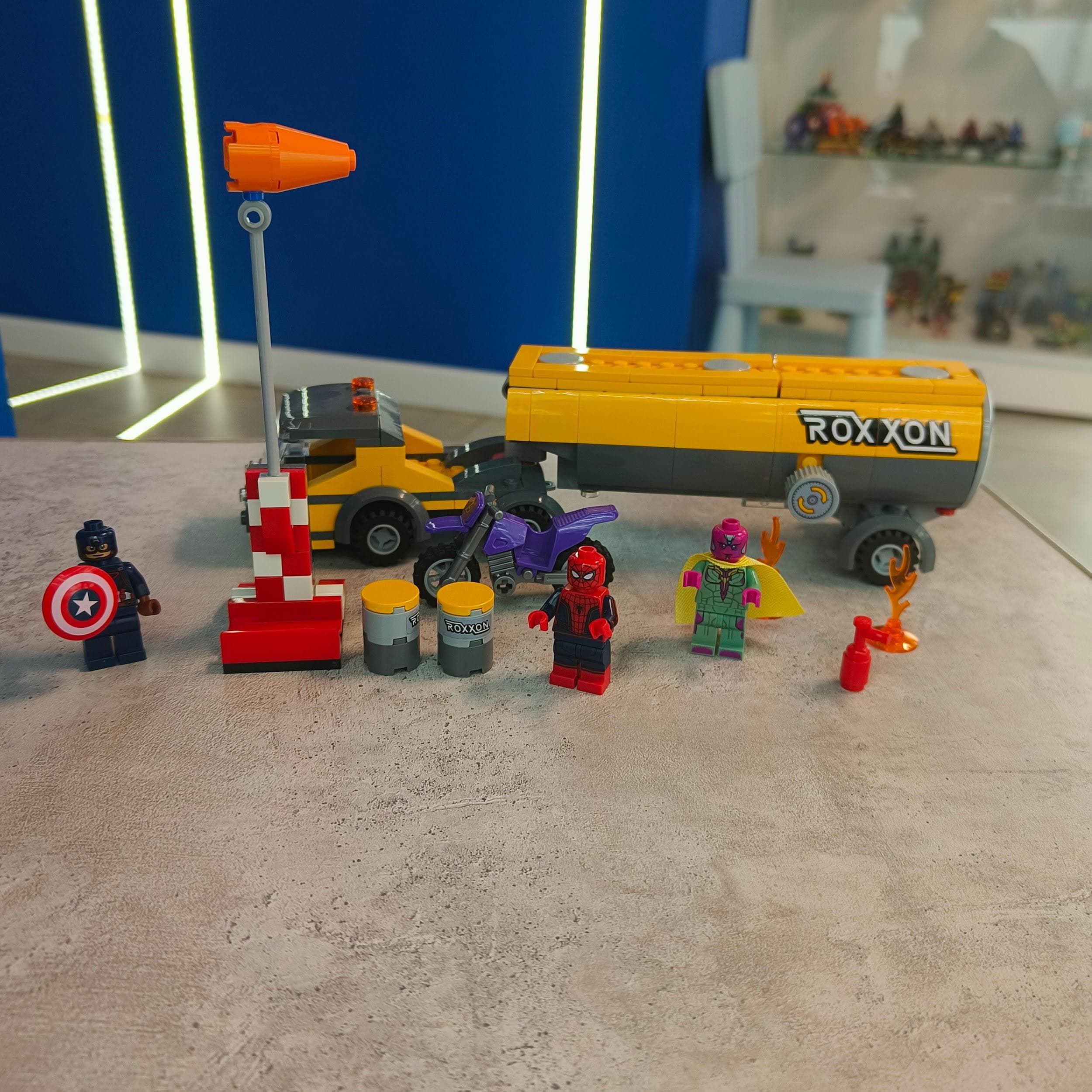 LEGO 76067 Tanker Truck Takedown