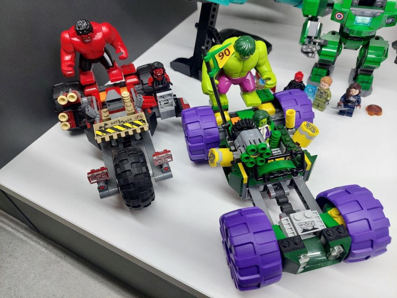 LEGO 76078 Hulk vs. Red Hulk