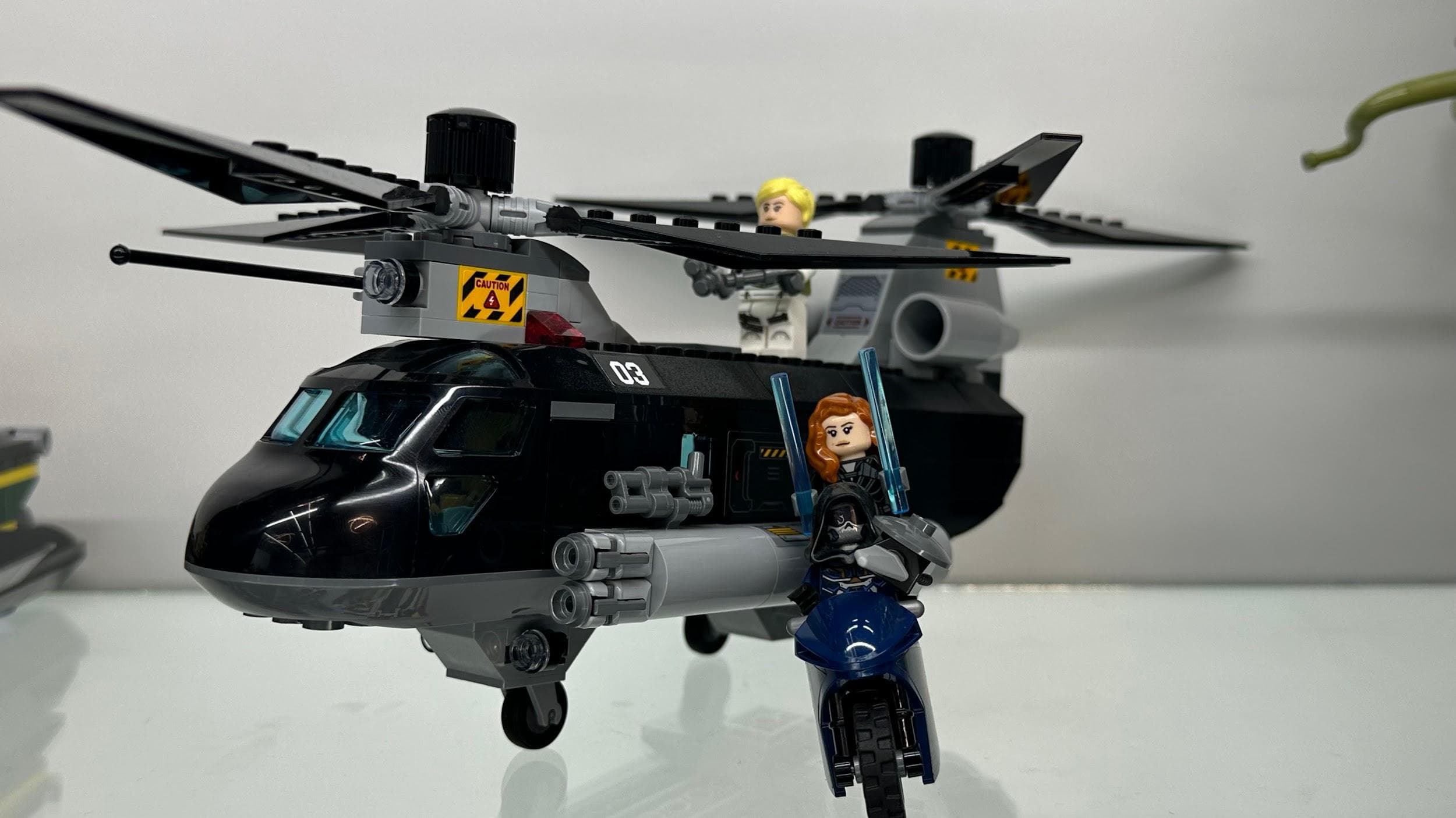 LEGO 76162 Black Widow's Helicopter Chase