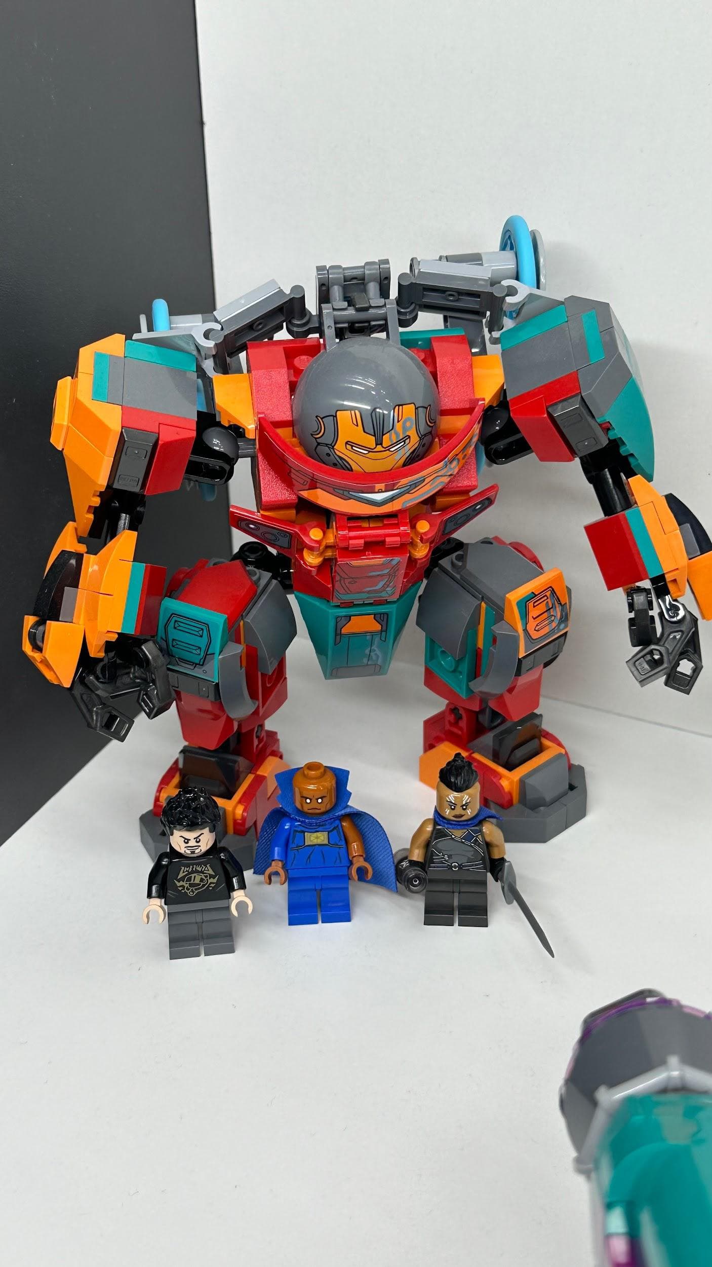 LEGO 76194 Tony Stark's Sakaarian Iron Man