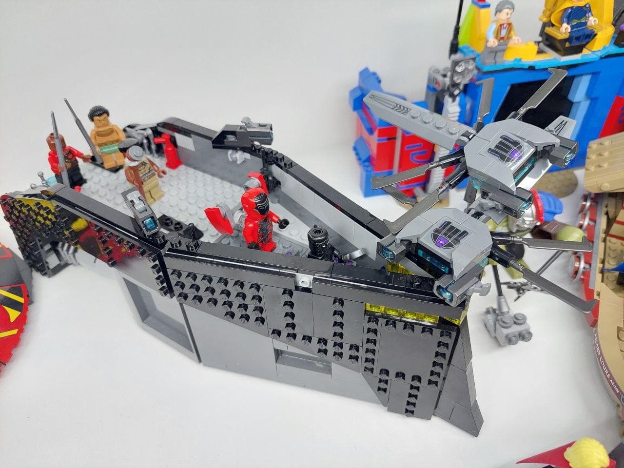 LEGO 76214 Black Panther: War on the Water