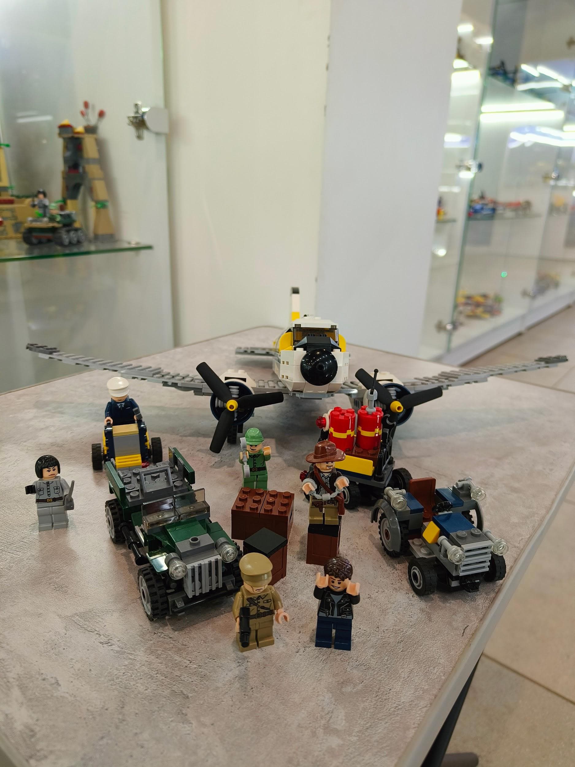 LEGO 7628 Peril in Peru
